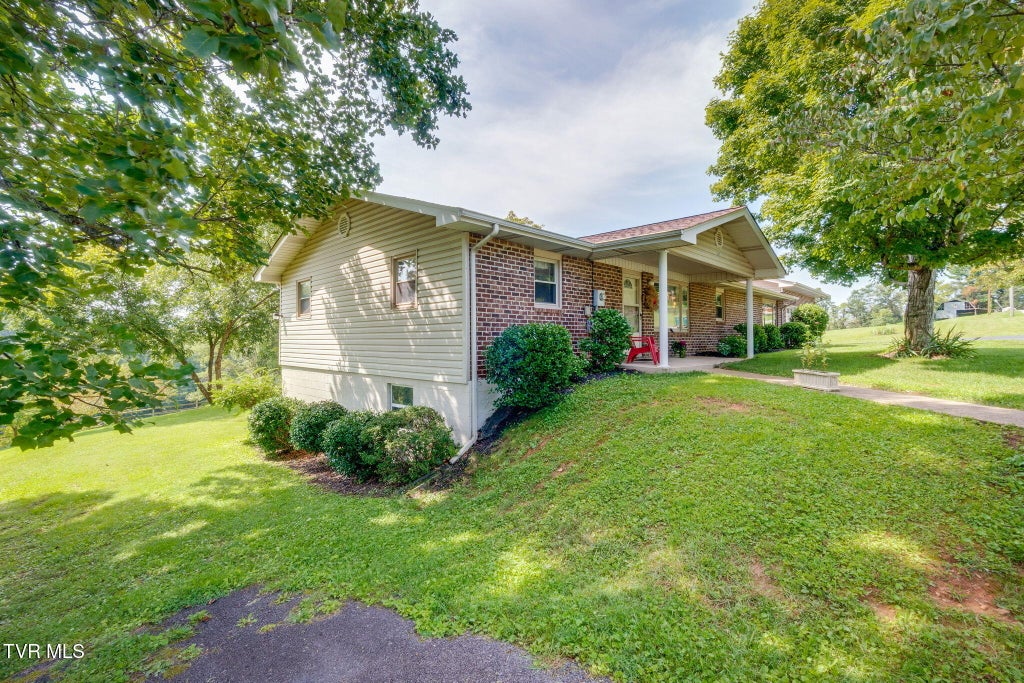 Photo of 227 Highfield Road, Bristol, TN 37620 (MLS # 10000557)