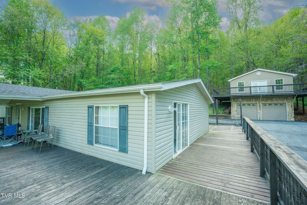 Photo of 100 Edwards Ridge Road, Erwin, TN 37650 (MLS # 9994897)