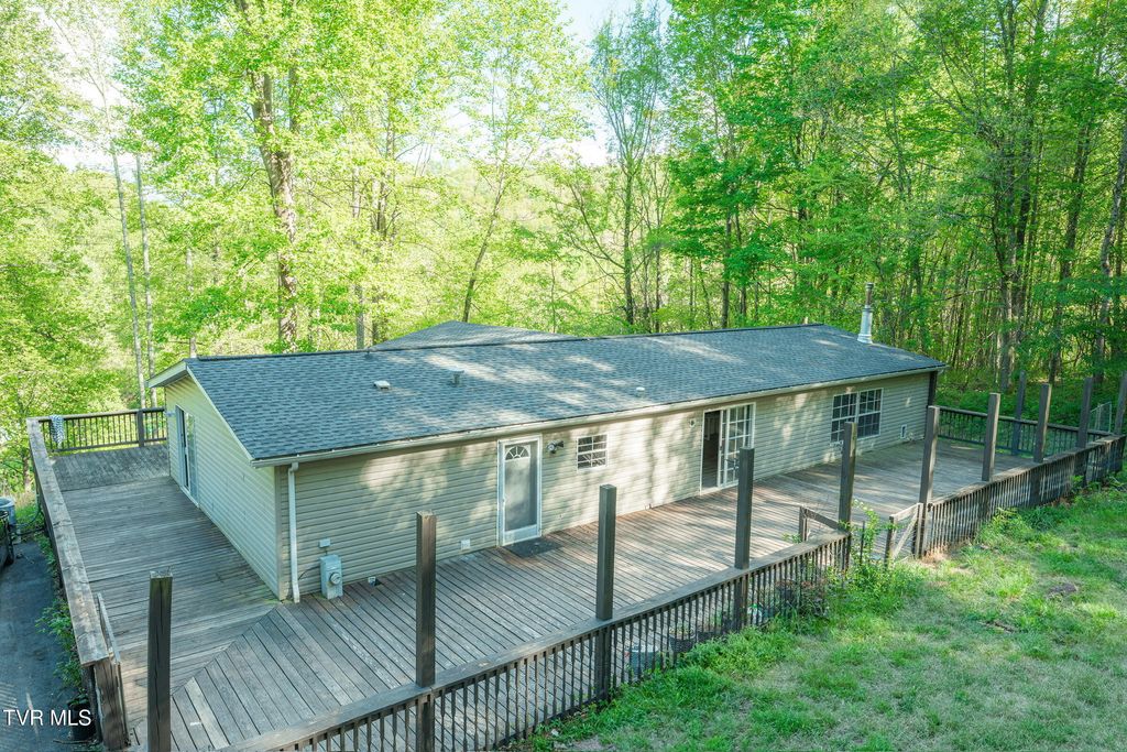 Photo of 100 Edwards Ridge Road, Erwin, TN 37650 (MLS # 9994897)