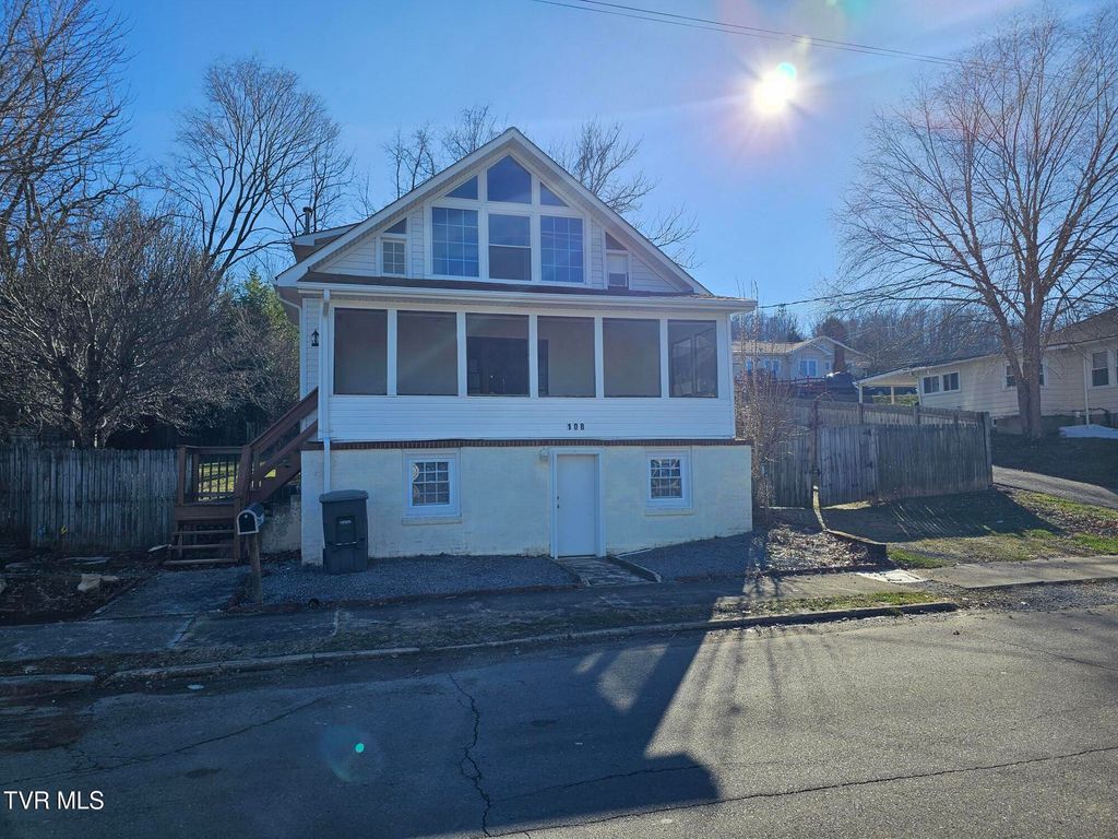 Photo of 108 K Street, Elizabethton, TN 37643 (MLS # 9990049)