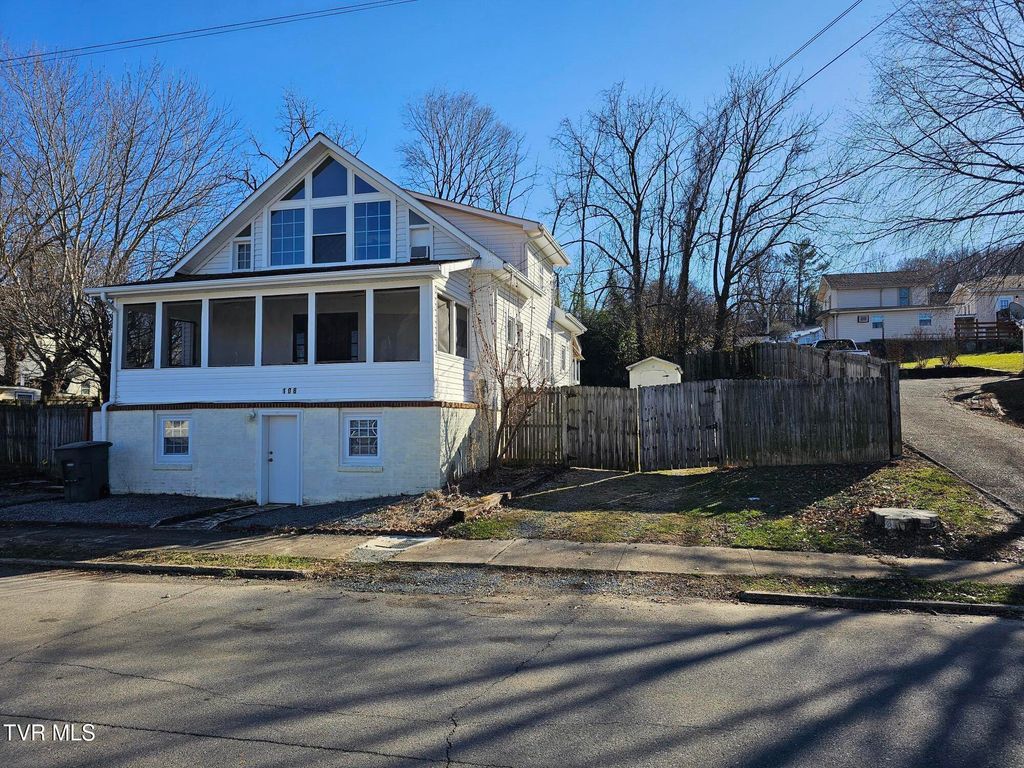 Photo of 108 K Street, Elizabethton, TN 37643 (MLS # 9990049)