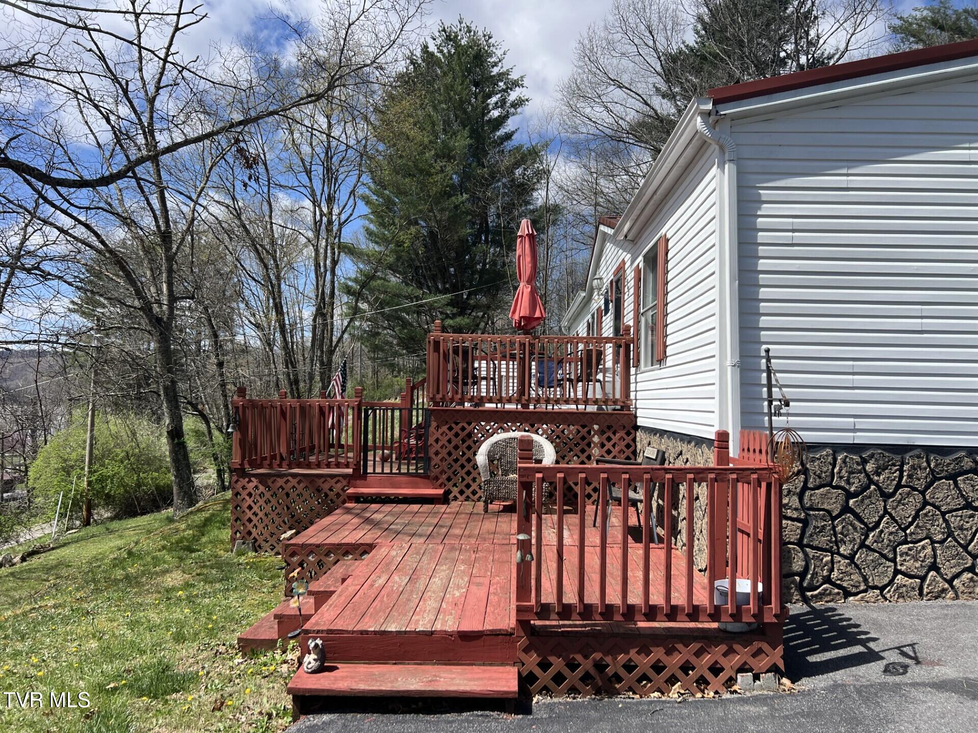 175 Banner Circle, Falls Mills, Virginia image 5