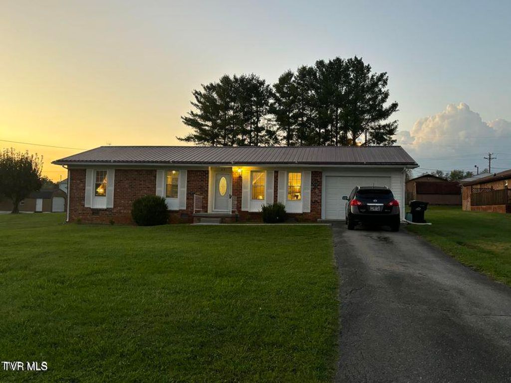 Photo of 212 Oak Place, Blountville, TN 37617 (MLS # 9989081)