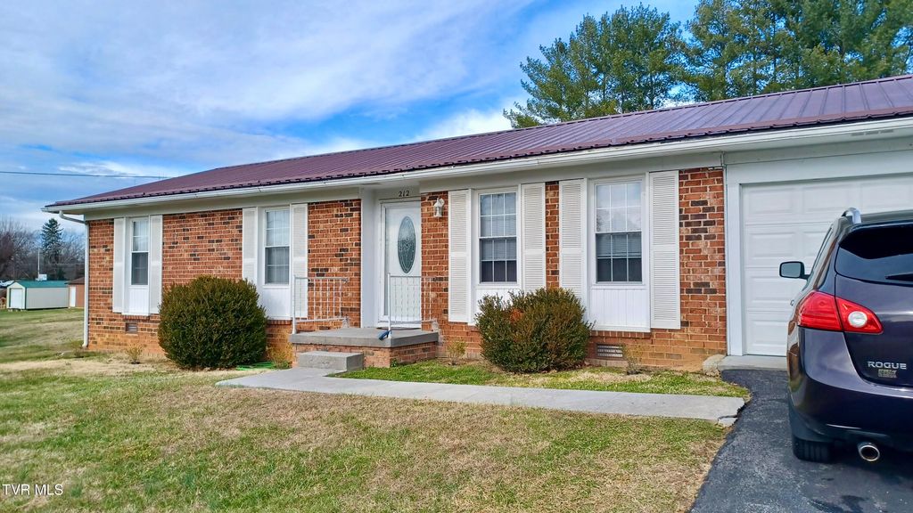 Photo of 212 Oak Place, Blountville, TN 37617 (MLS # 9989081)