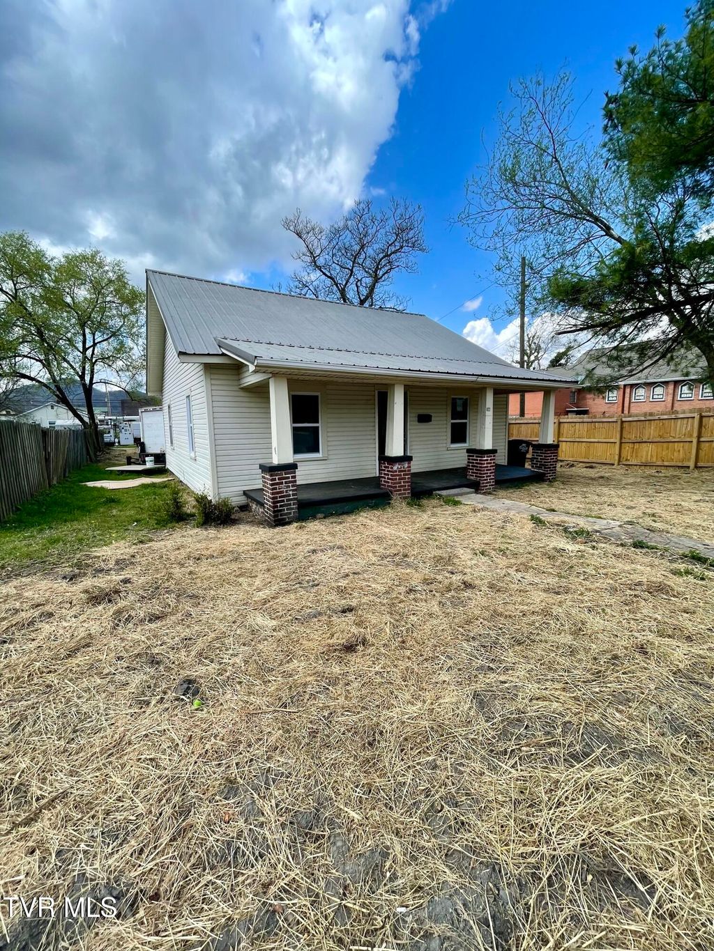 Photo of 822 Mapleoak Lane, Kingsport, TN 37660 (MLS # 9993277)