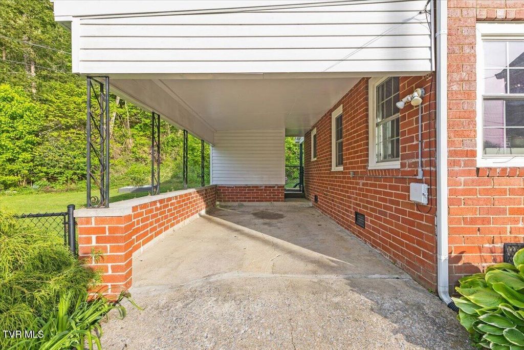 Photo of 161 Hemlock Road, Kingsport, TN 37663 (MLS # 9994446)