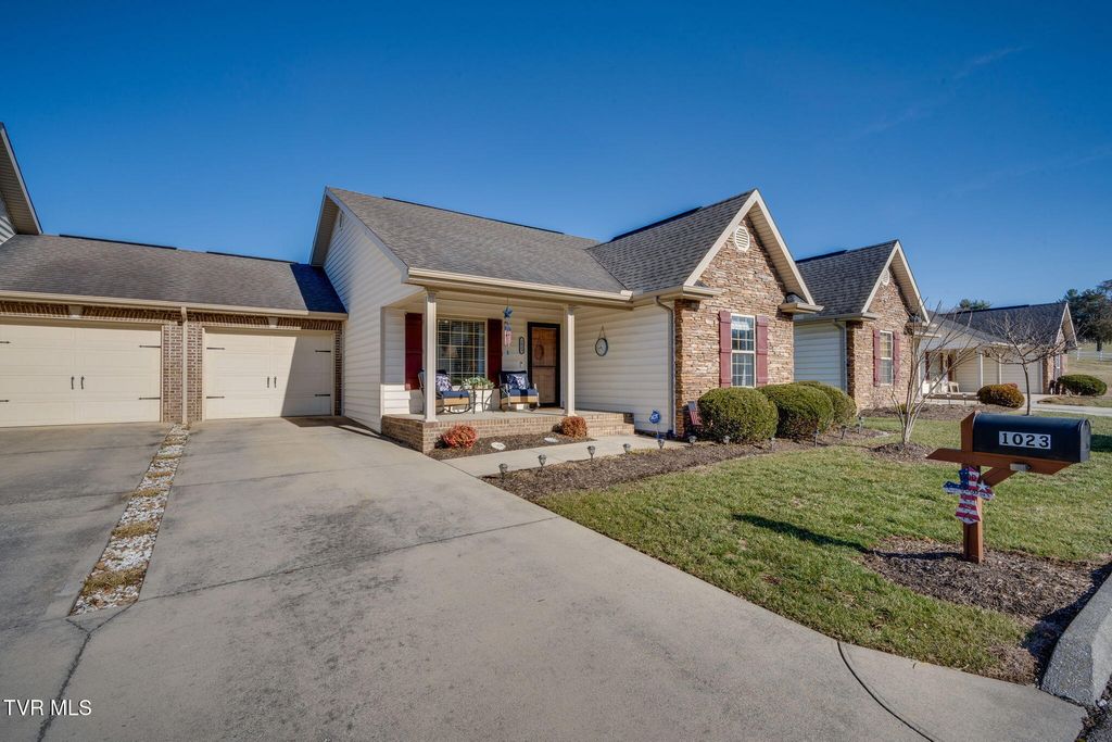 Photo of 1023 Appaloosa Trail, Johnson City, TN 37604 (MLS # 9990489)