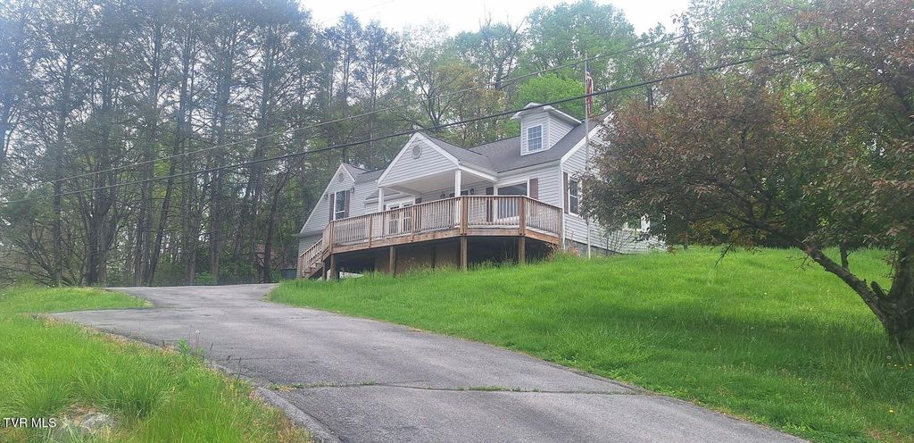 Photo of 1638 Charlotte Drive, Elizabethton, TN 37643 (MLS # 9994653)