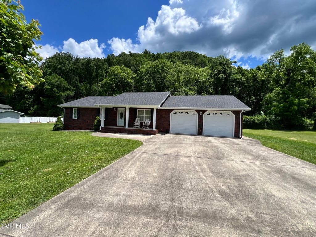 Photo of 839 Deerfield Lane, Hampton, TN 37658 (MLS # 9993965)