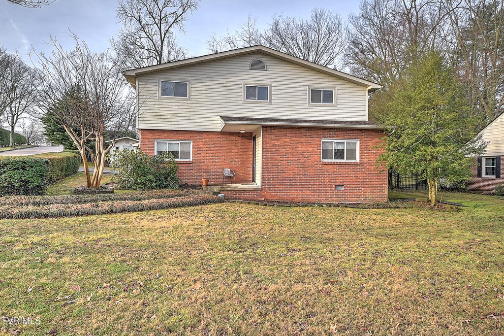 Photo of 1621 Belmeade Drive, Kingsport, TN 37664 (MLS # 9991424)