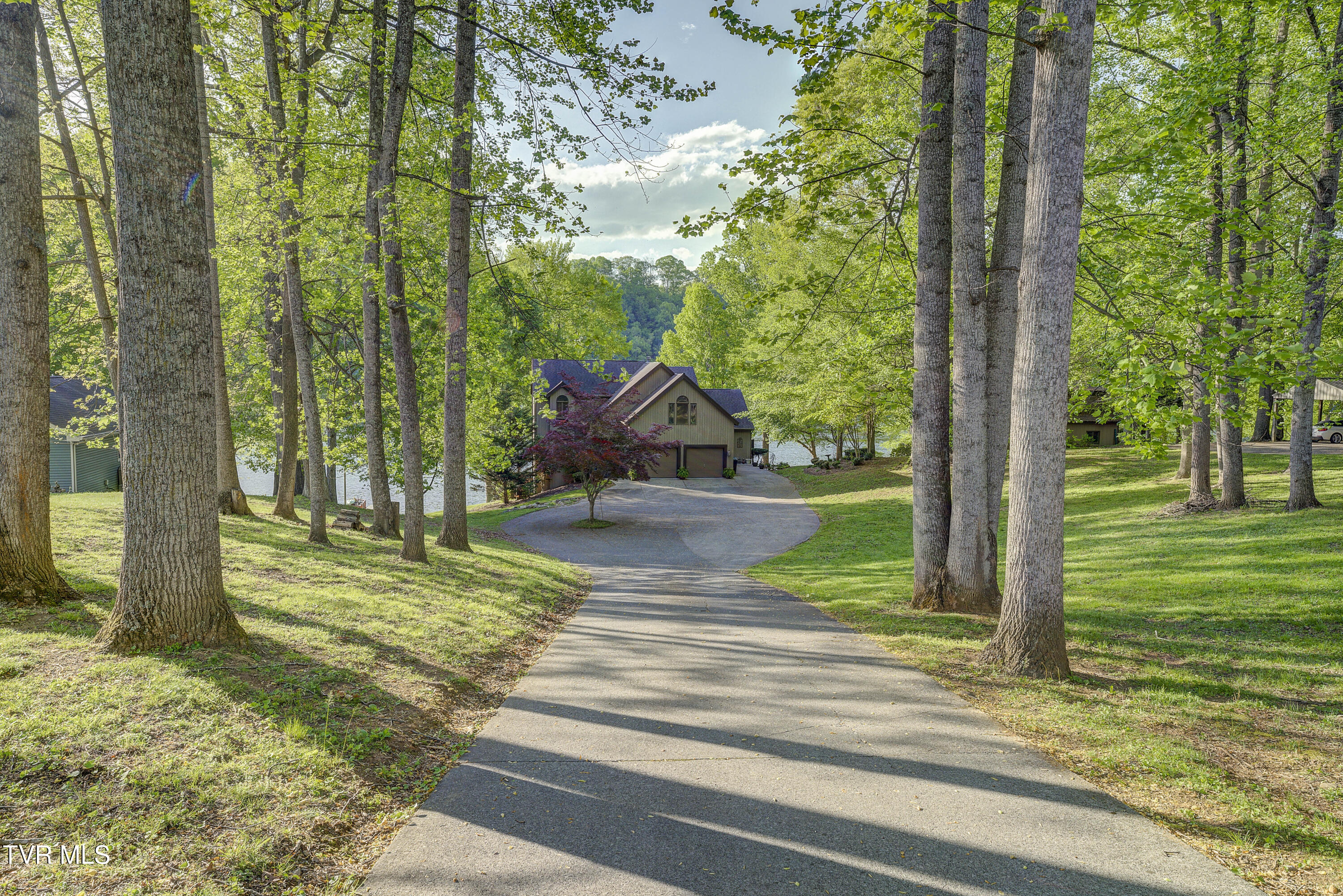 768 Lake Point Drive, Piney Flats, Tennessee image 4