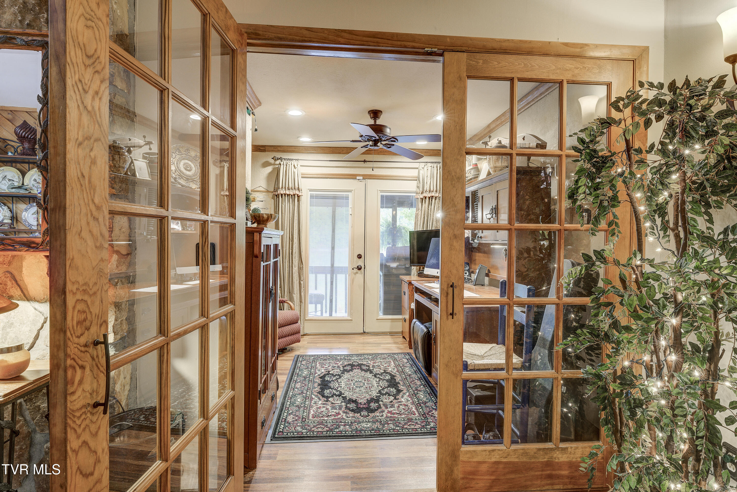 768 Lake Point Drive, Piney Flats, Tennessee image 37