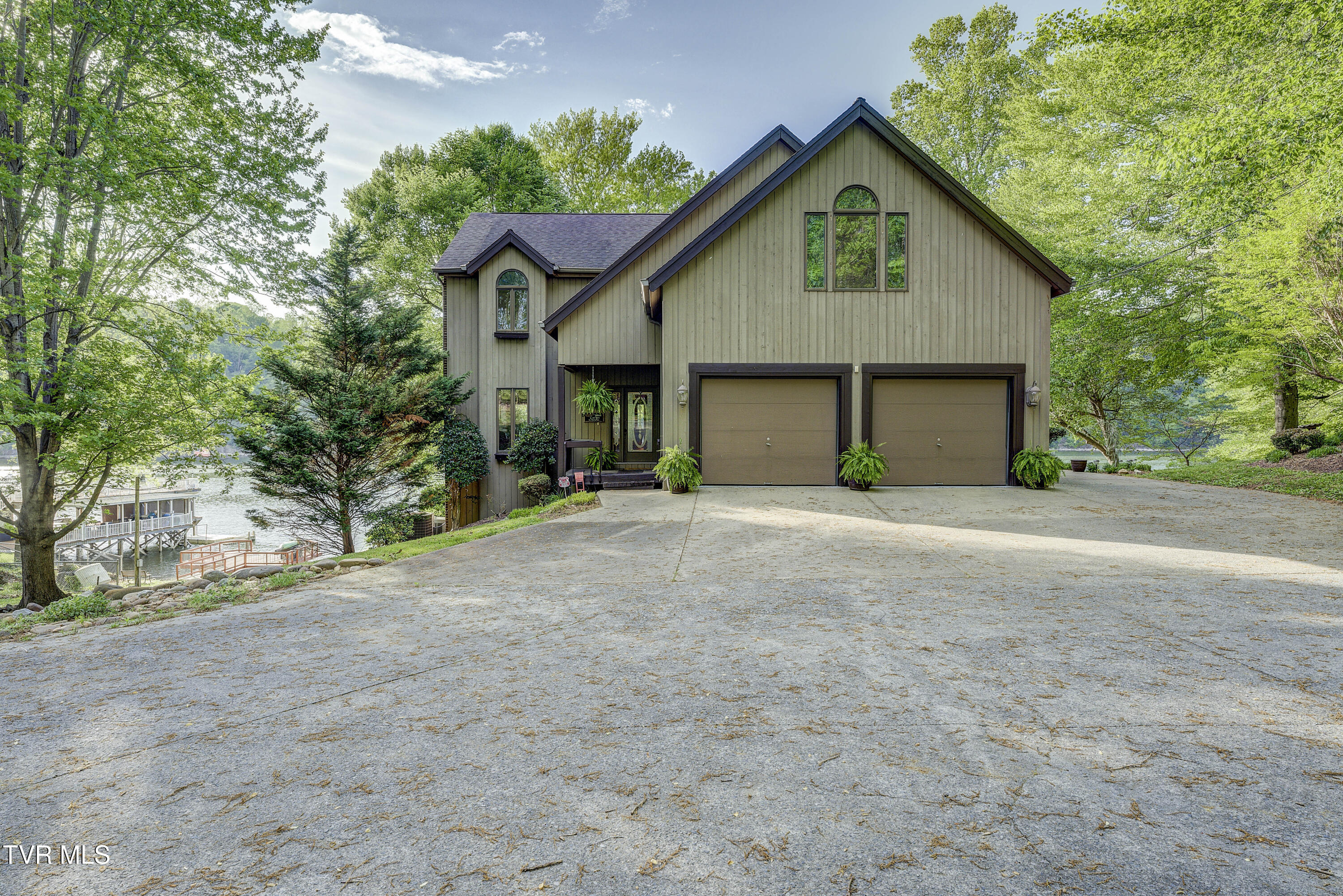 768 Lake Point Drive, Piney Flats, Tennessee image 2