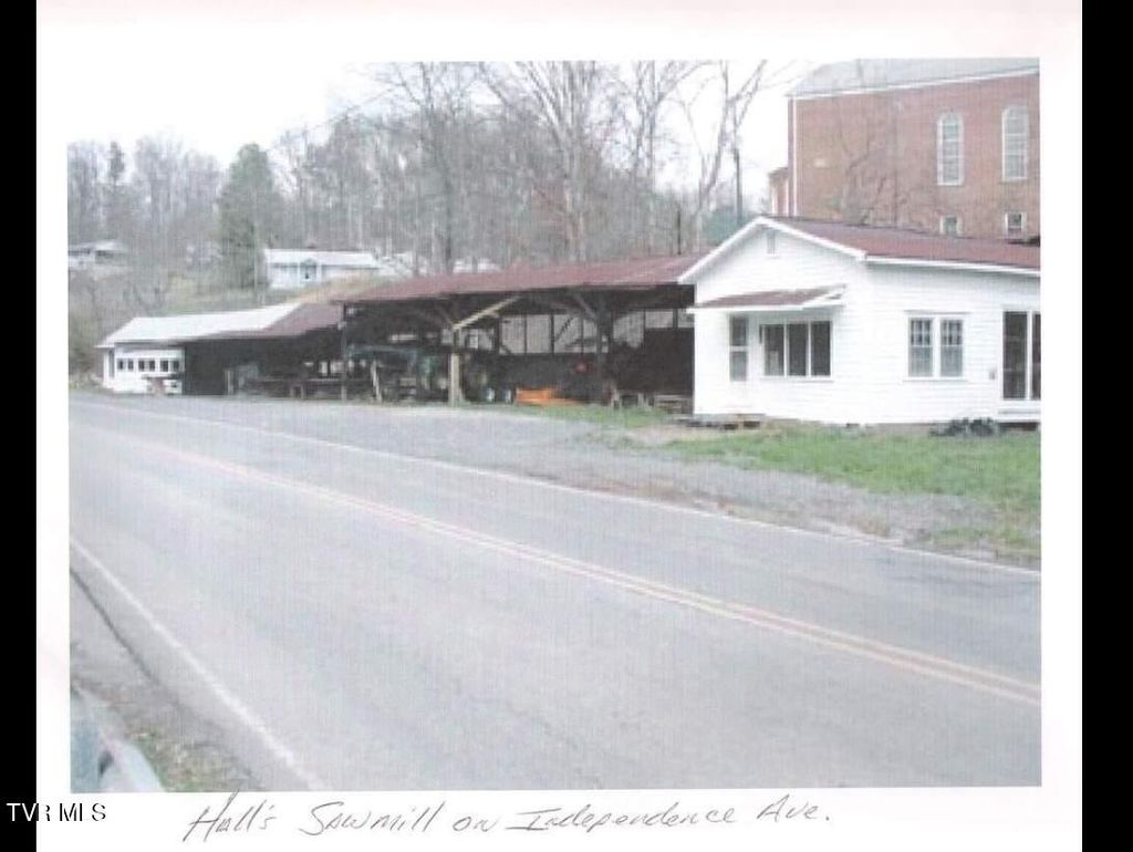 Photo of 310 Independence Avenue, Mount Carmel, TN 37645 (MLS # 9990431)