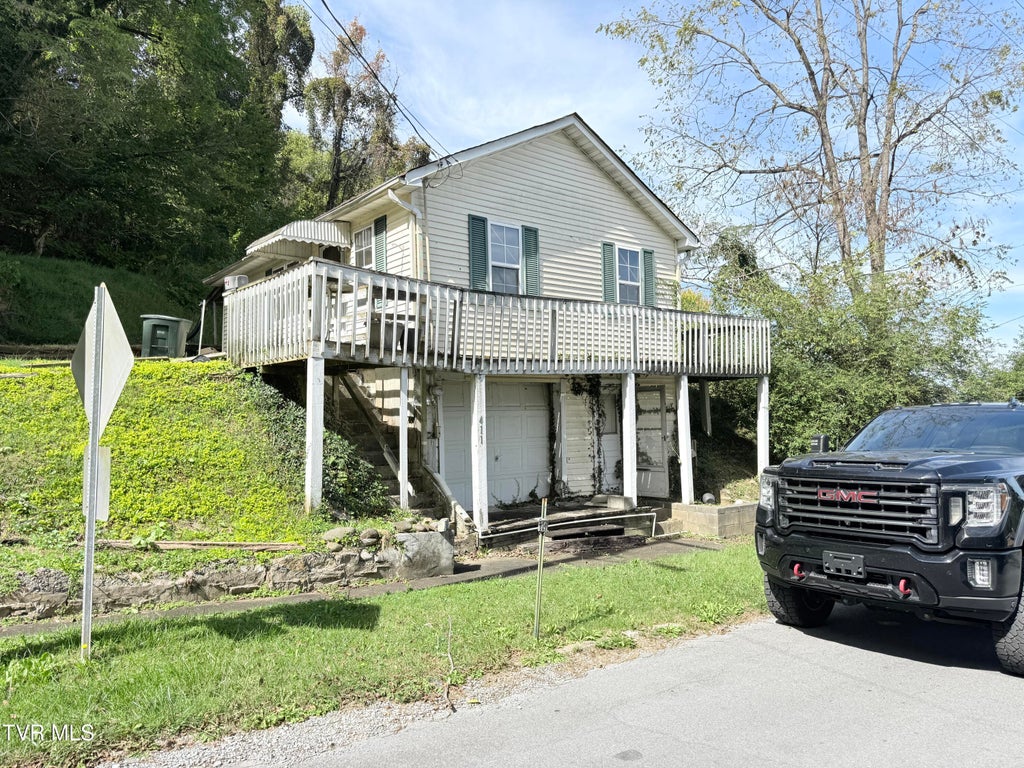 Photo of 411 Allen Avenue, Elizabethton, TN 37643 (MLS # 10002482)