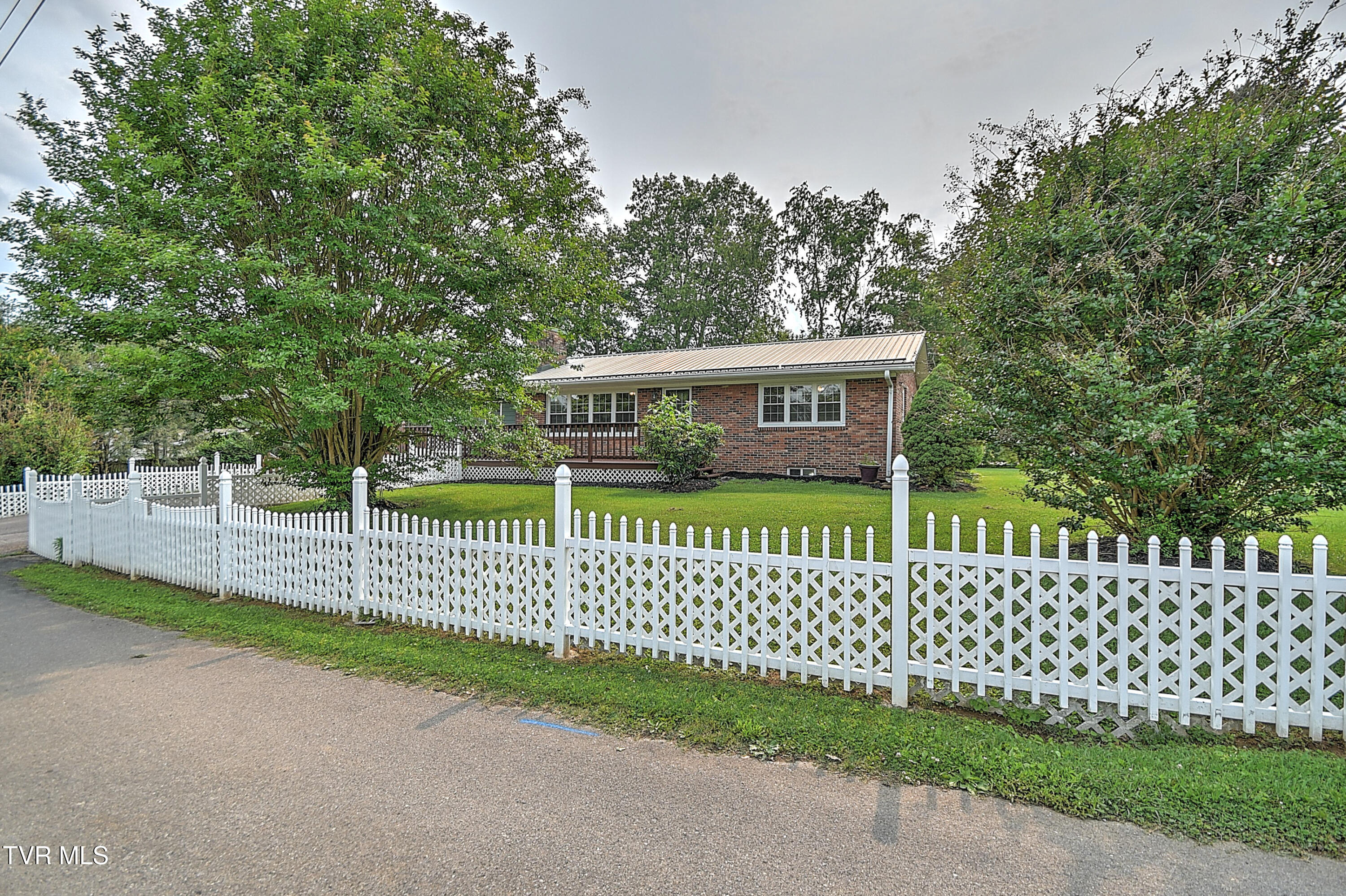 108 Otis Road, Elizabethton, Tennessee image 3