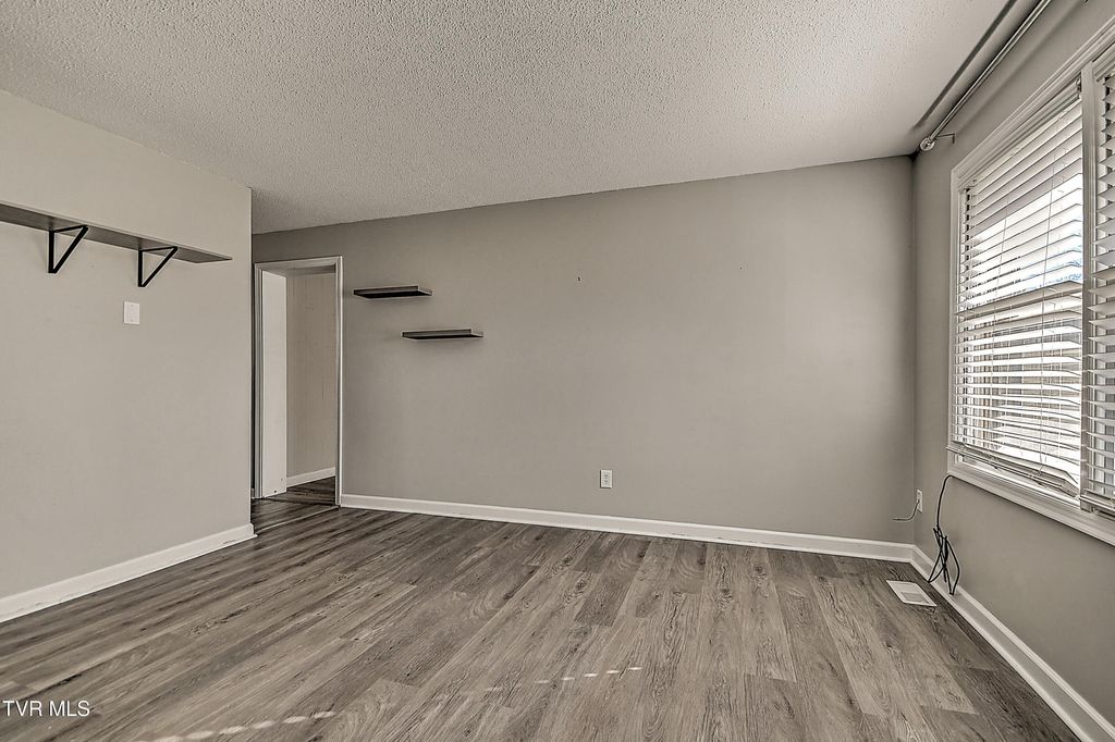 Photo of 1003 Shamrock Drive, Jonesborough, TN 37659 (MLS # 9989553)