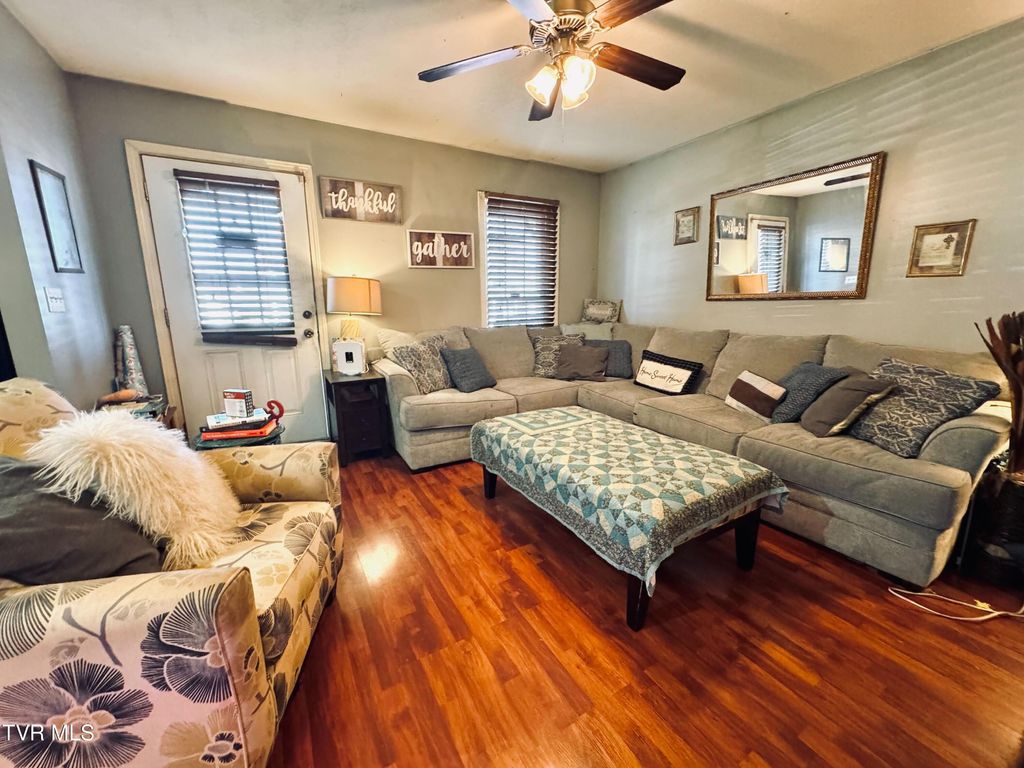 Photo of 1005 Robertson Street, Kingsport, TN 37660 (MLS # 9988135)