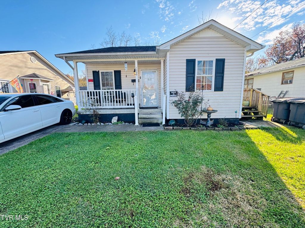 Photo of 1005 Robertson Street, Kingsport, TN 37660 (MLS # 9988135)