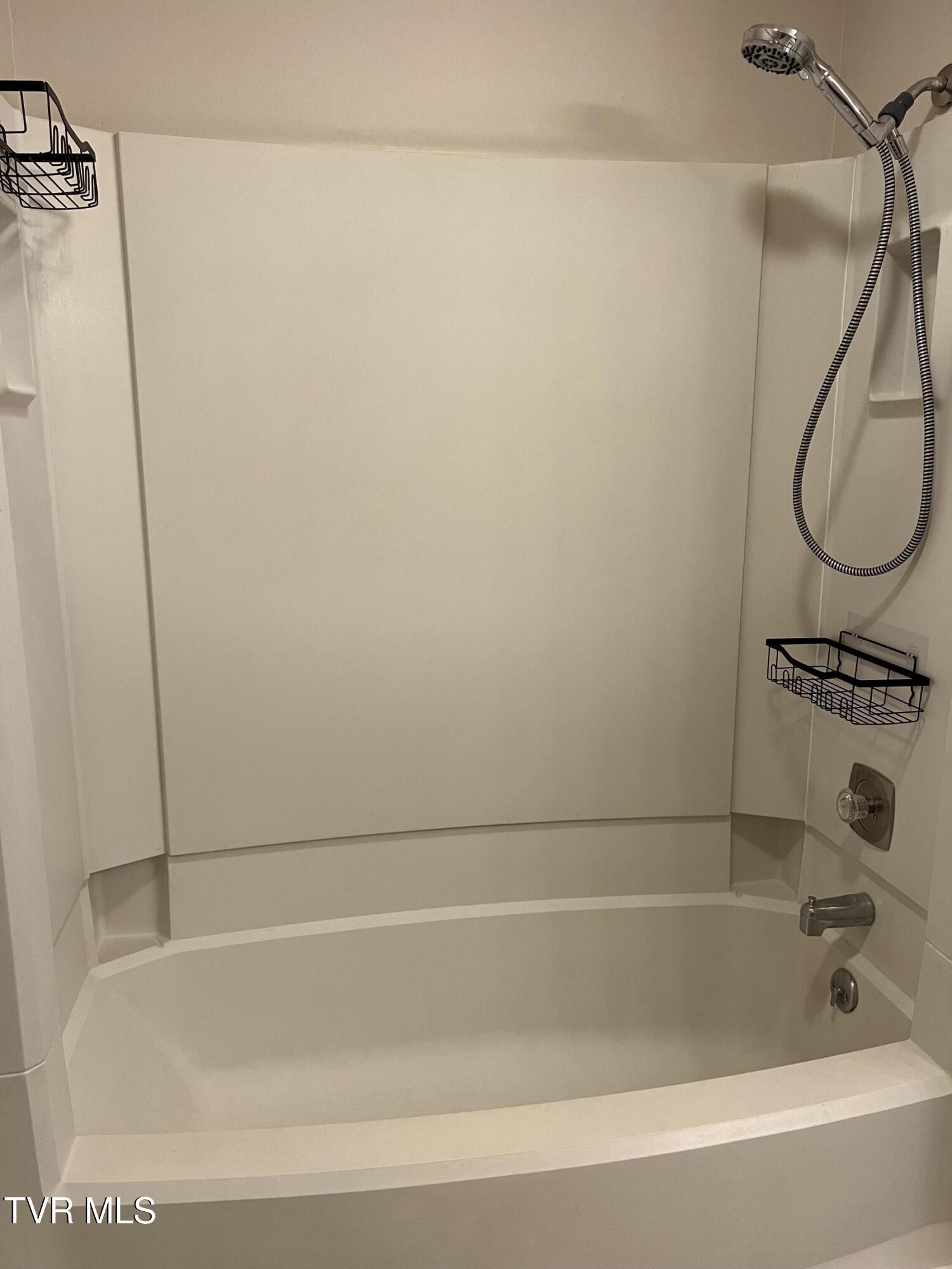 Johnson City, Tennessee 37601, United States, 2 Bedrooms Bedrooms, ,2 BathroomsBathrooms,Residential,Pending,184765