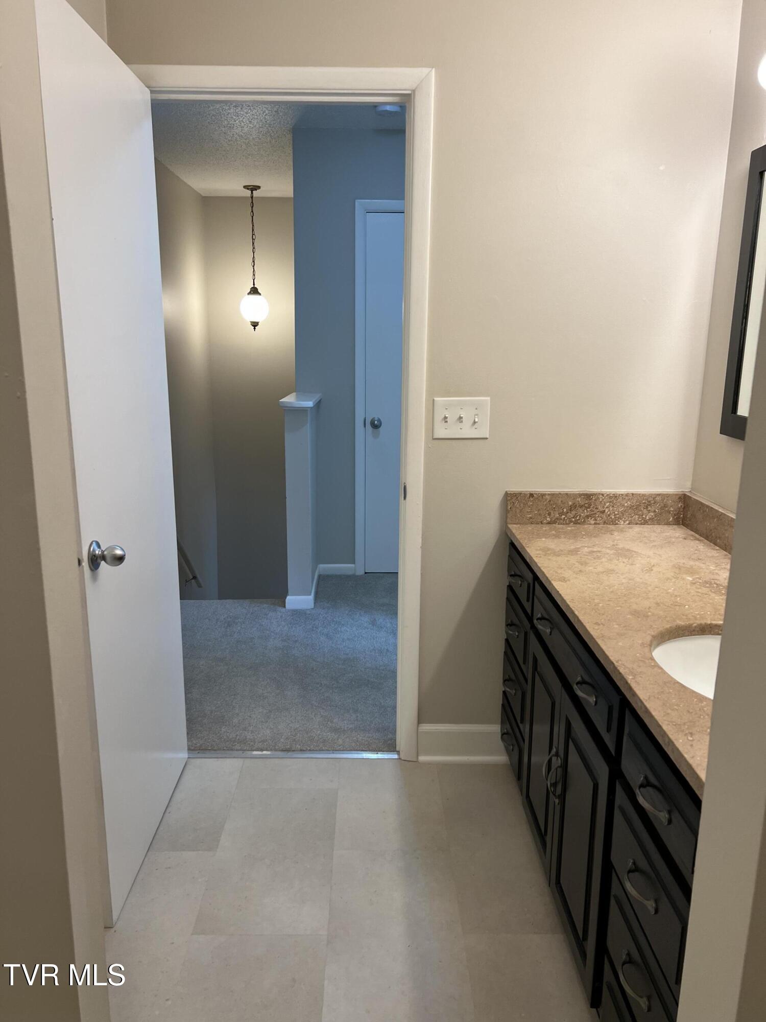 Johnson City, Tennessee 37601, United States, 2 Bedrooms Bedrooms, ,2 BathroomsBathrooms,Residential,Pending,184765