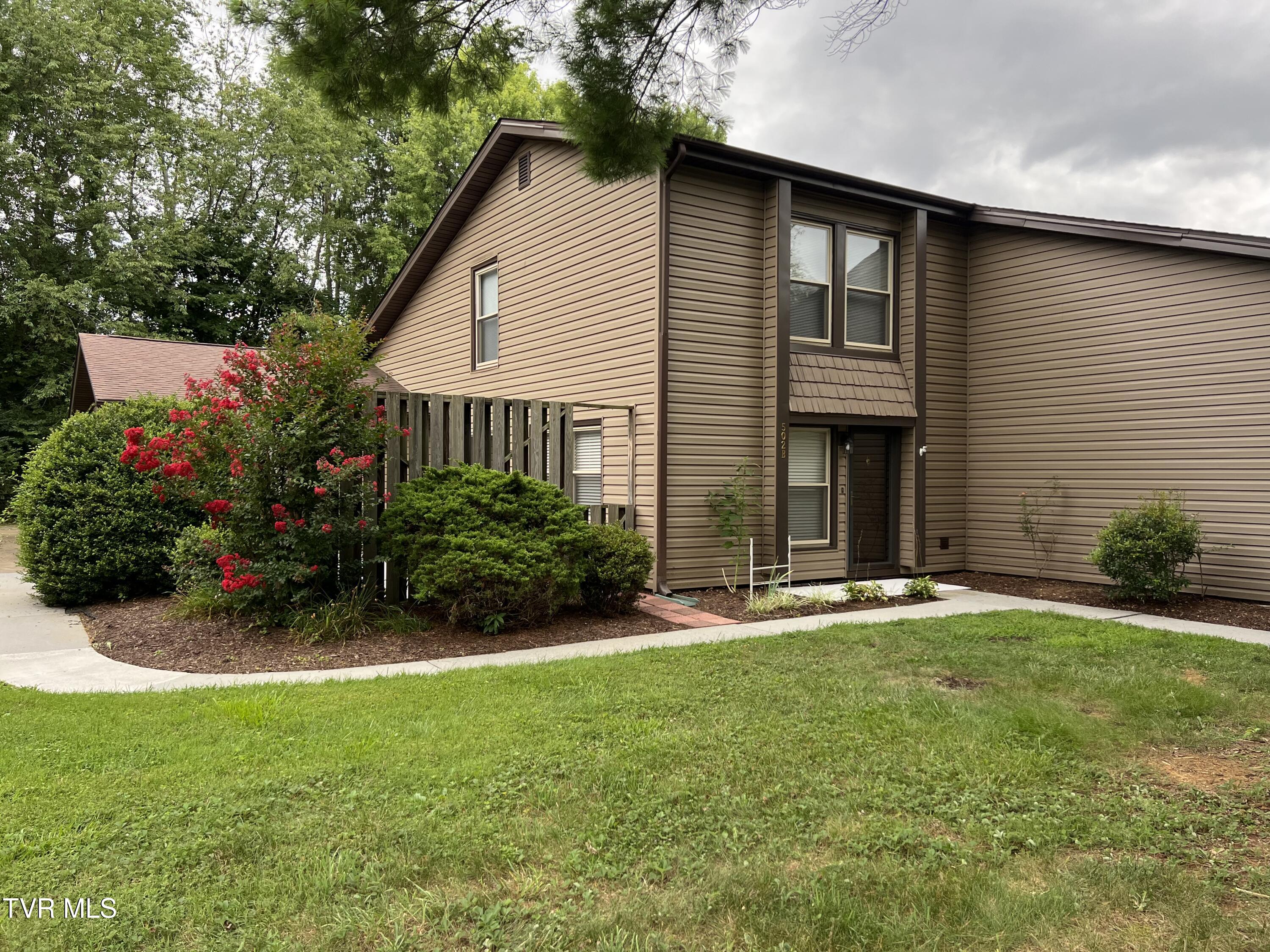 Johnson City, Tennessee 37601, United States, 2 Bedrooms Bedrooms, ,2 BathroomsBathrooms,Residential,Pending,184765