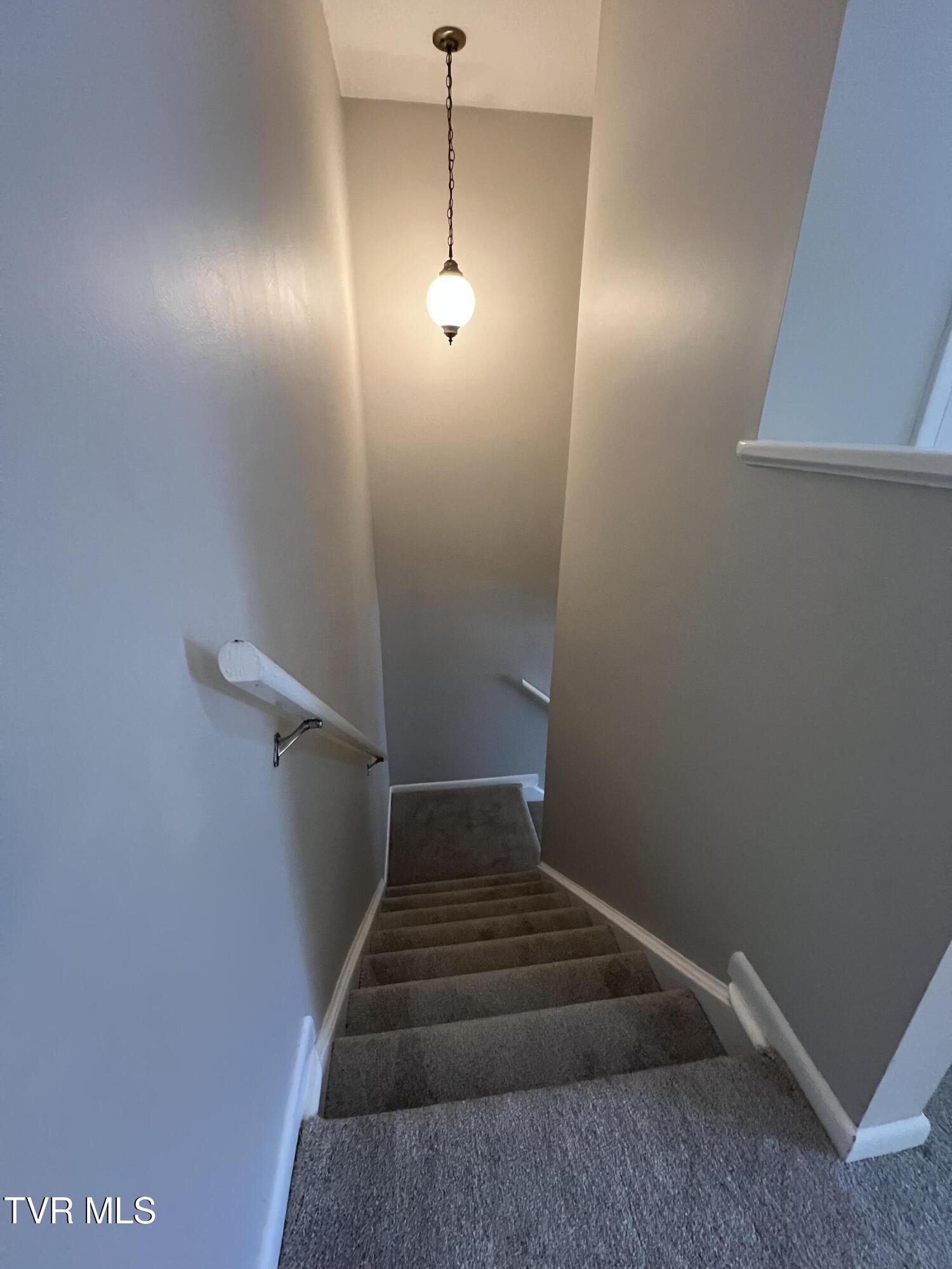 Johnson City, Tennessee 37601, United States, 2 Bedrooms Bedrooms, ,2 BathroomsBathrooms,Residential,Pending,184765