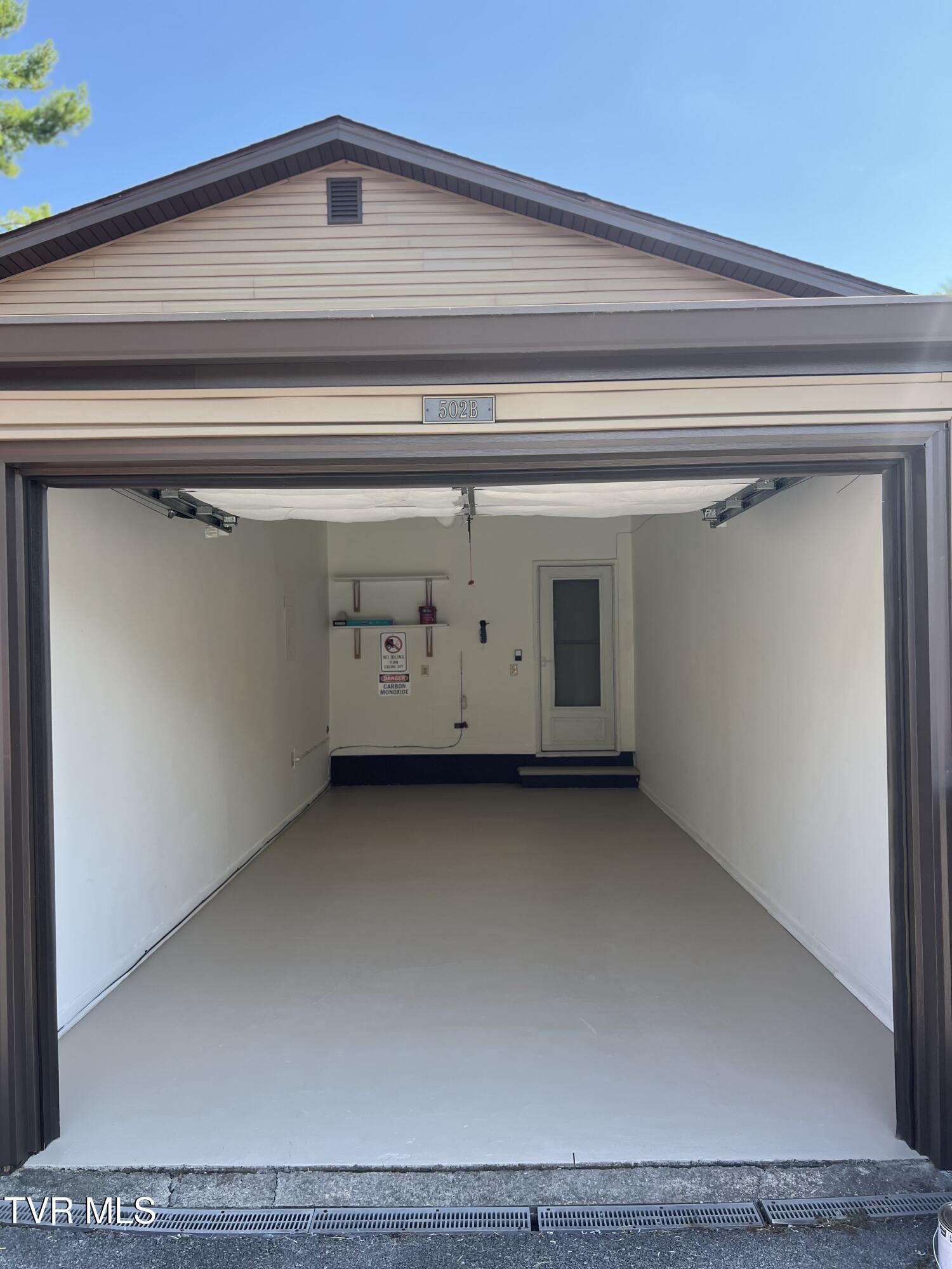 Johnson City, Tennessee 37601, United States, 2 Bedrooms Bedrooms, ,2 BathroomsBathrooms,Residential,Pending,184765