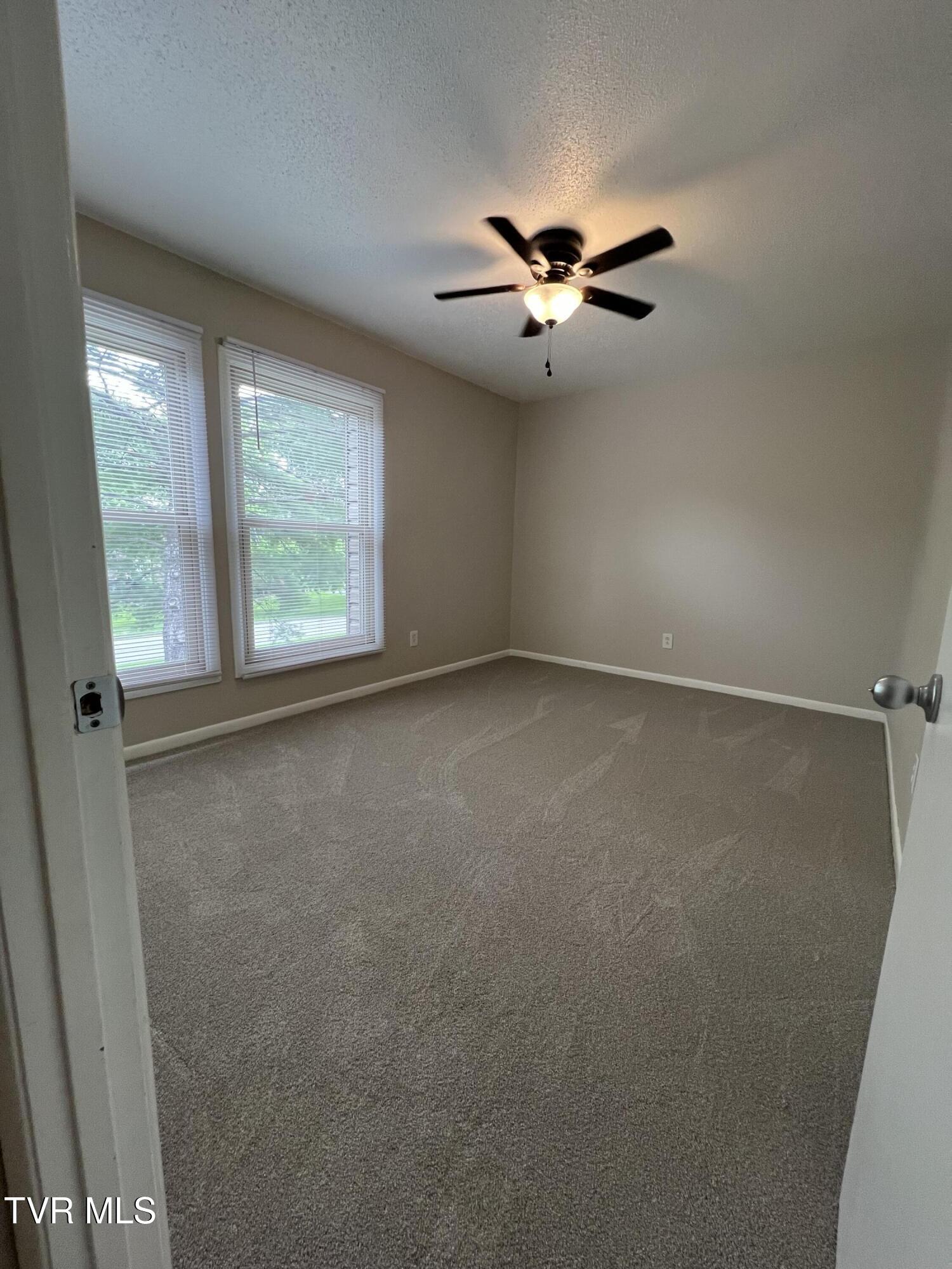 Johnson City, Tennessee 37601, United States, 2 Bedrooms Bedrooms, ,2 BathroomsBathrooms,Residential,Pending,184765