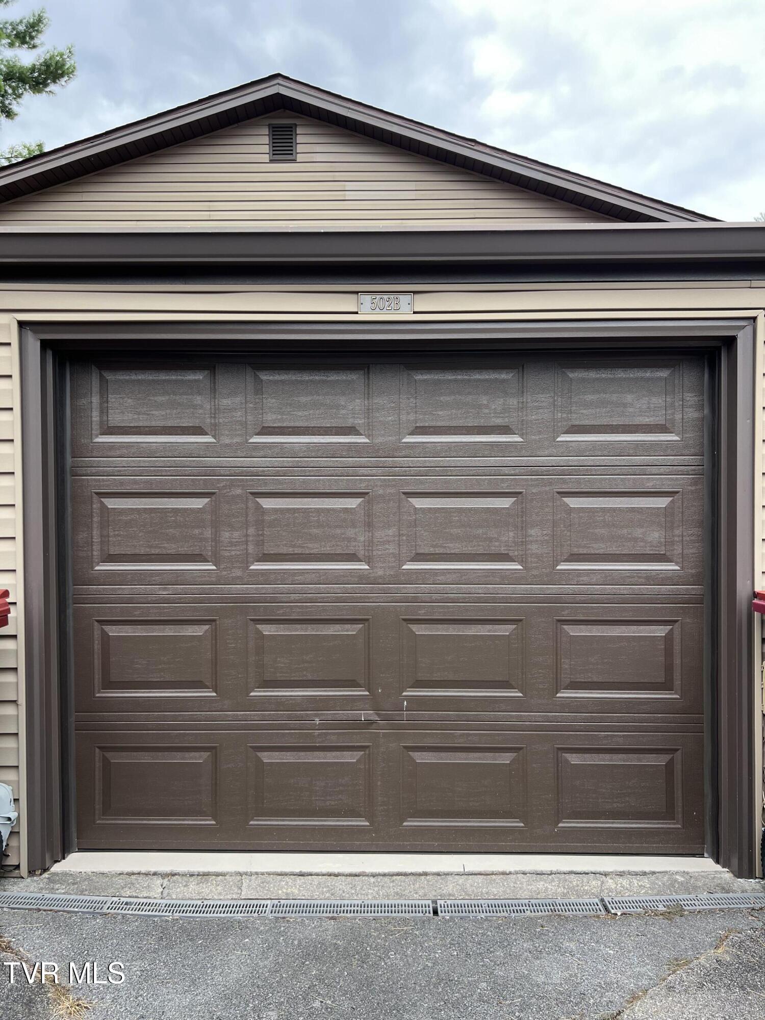 Johnson City, Tennessee 37601, United States, 2 Bedrooms Bedrooms, ,2 BathroomsBathrooms,Residential,Pending,184765