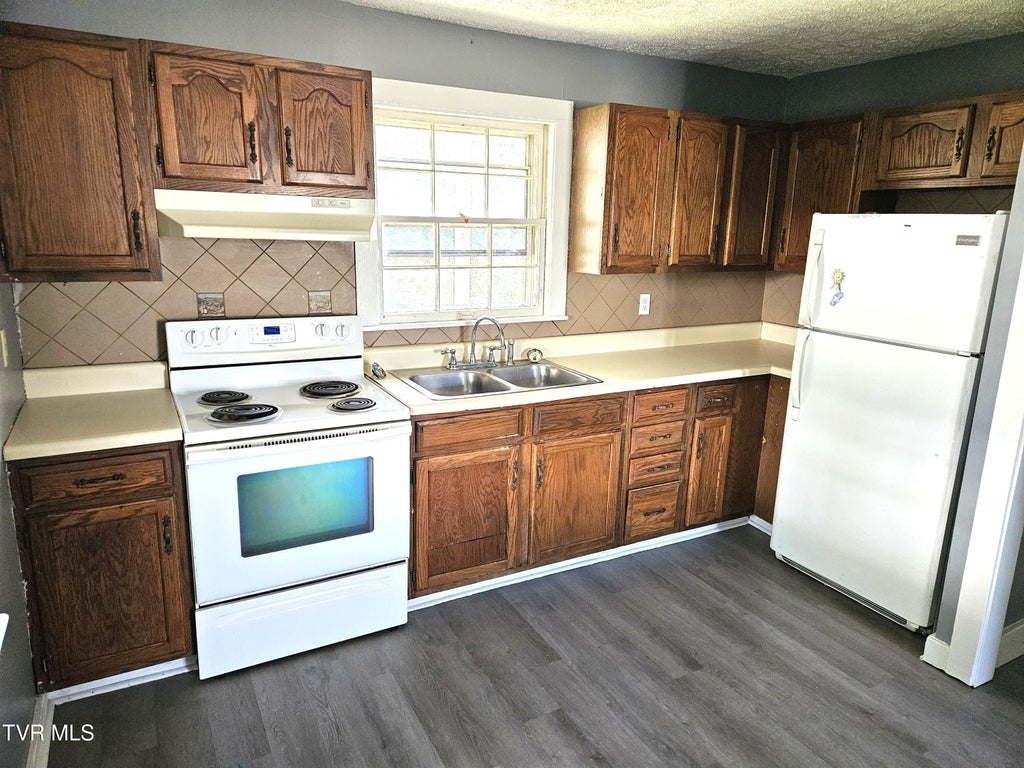 Photo of 405 Brownlow Street, Rogersville, TN 37857 (MLS # 9999773)