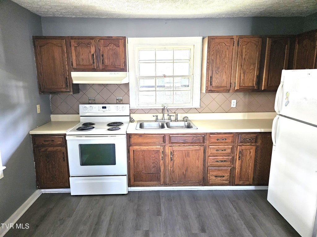 Photo of 405 Brownlow Street, Rogersville, TN 37857 (MLS # 9999773)