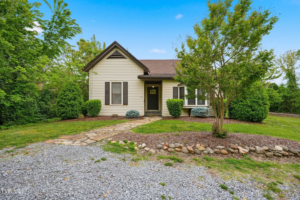 Photo of 220 Riverside Drive, Elizabethton, TN 37643 (MLS # 9994876)