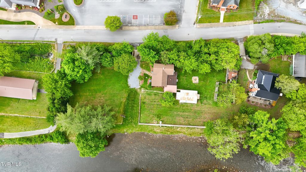 Photo of 220 Riverside Drive, Elizabethton, TN 37643 (MLS # 9994876)