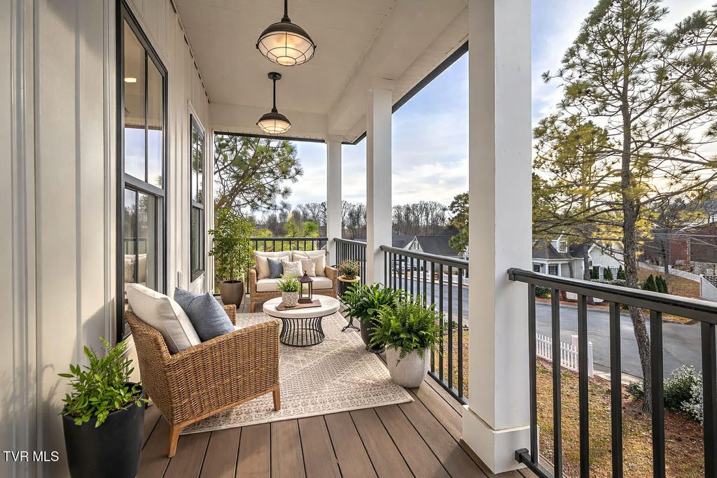 Photo of 2009 Idle Hour Road, Kingsport, TN 37660 (MLS # 9991526)