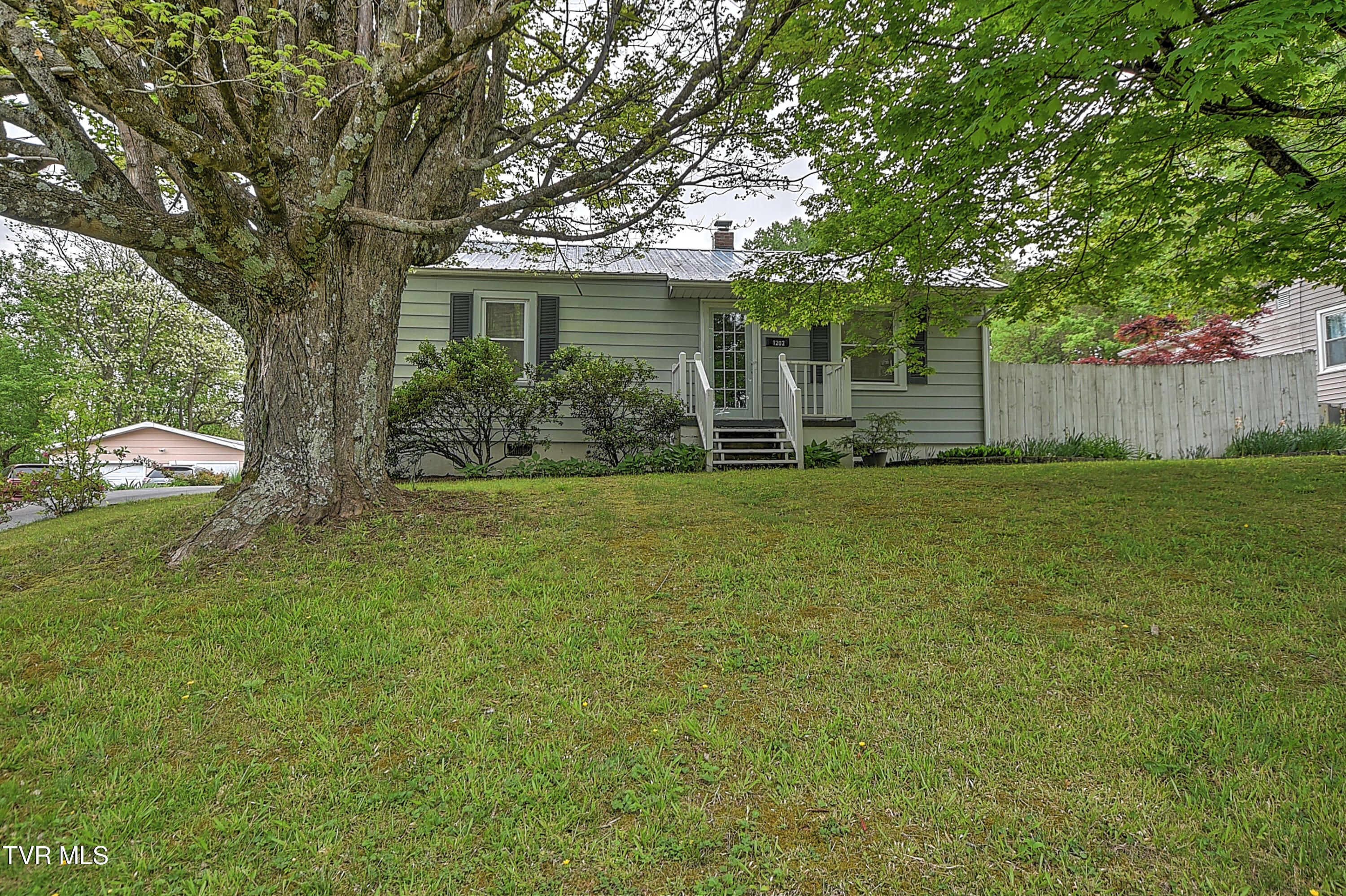1202 Barton St Street, Johnson City, Tennessee image 2