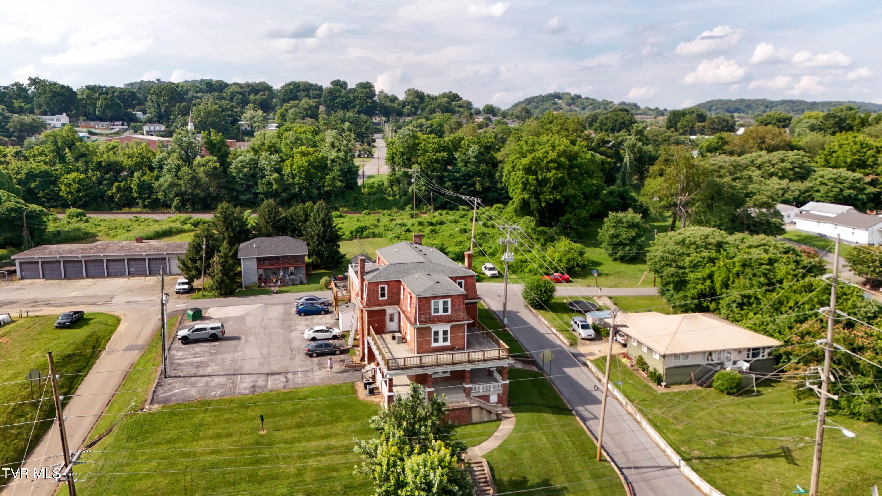 2000 Netherland Inn Road