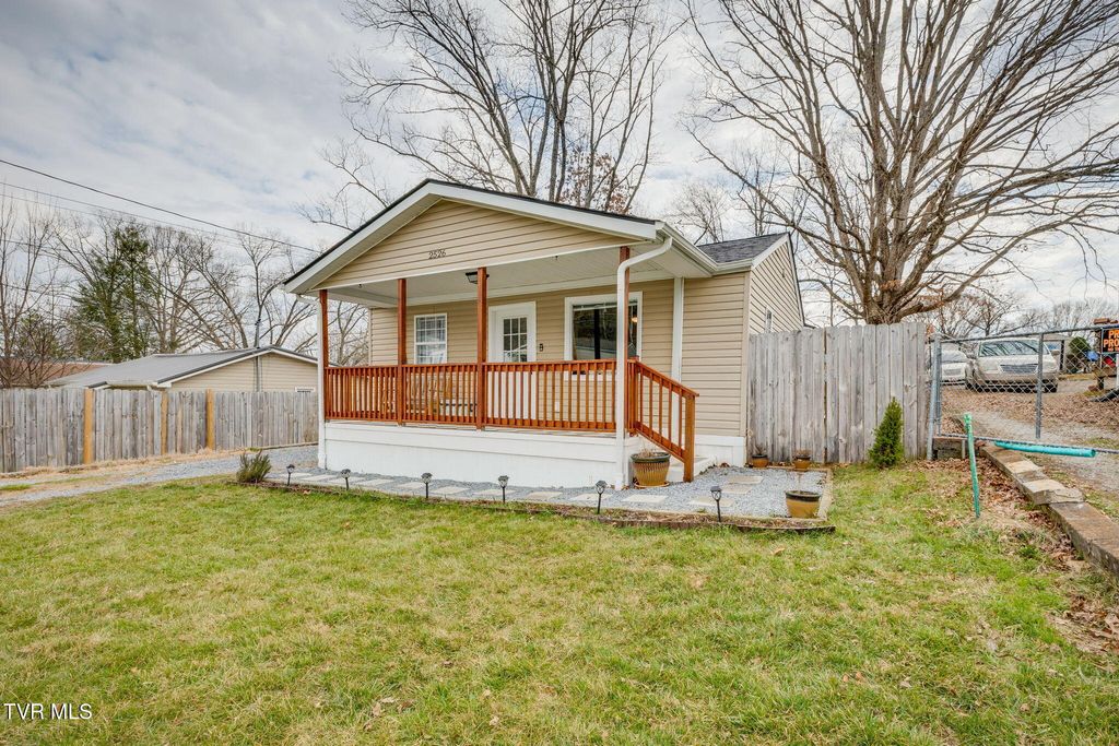 Photo of 2526 Park Avenue, Johnson City, TN 37601 (MLS # 9991907)