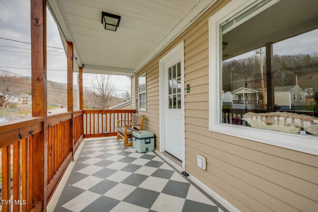 Photo of 2526 Park Avenue, Johnson City, TN 37601 (MLS # 9991907)