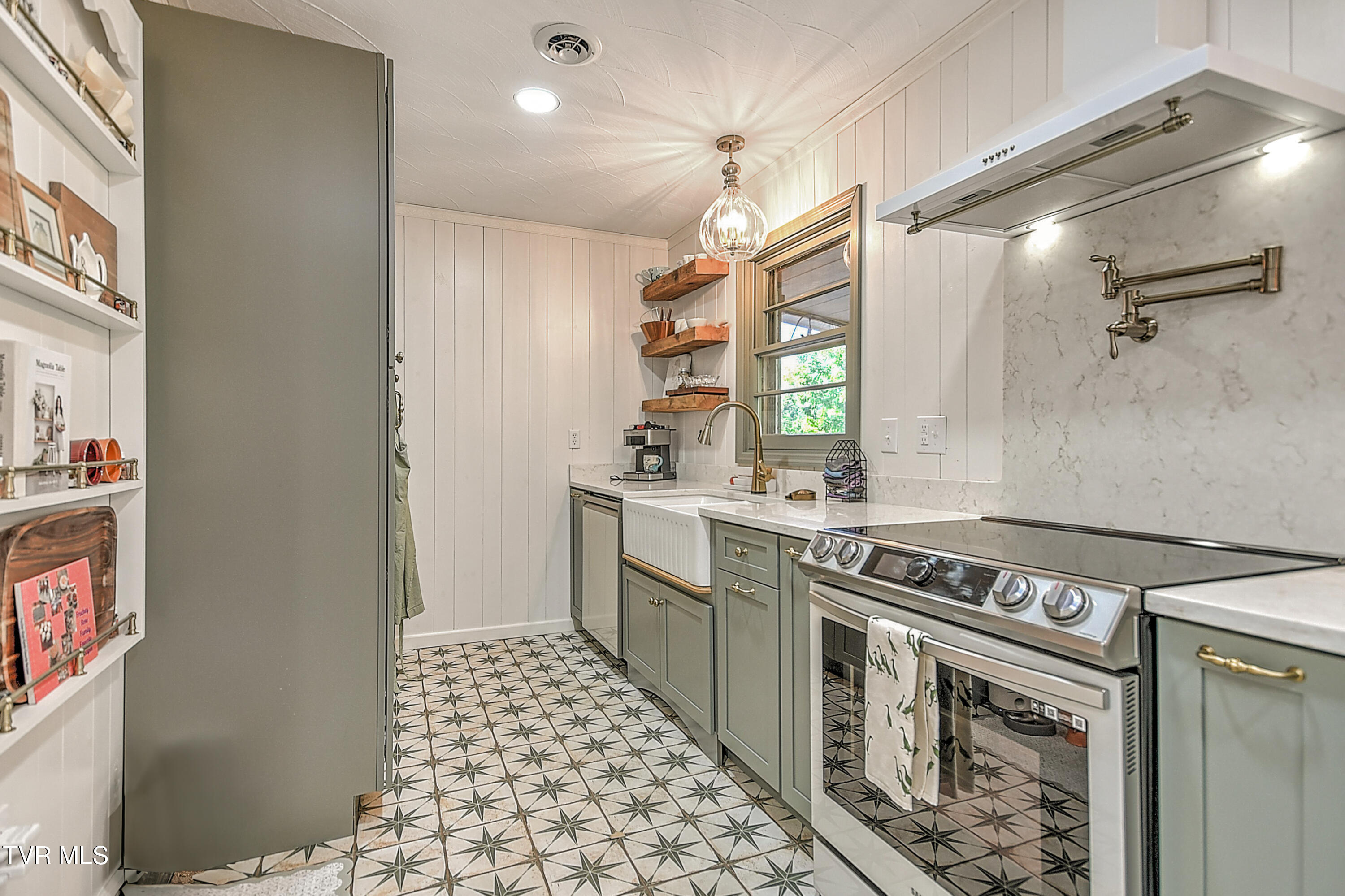 421 Hill Park Drive, Bristol, Virginia image 23