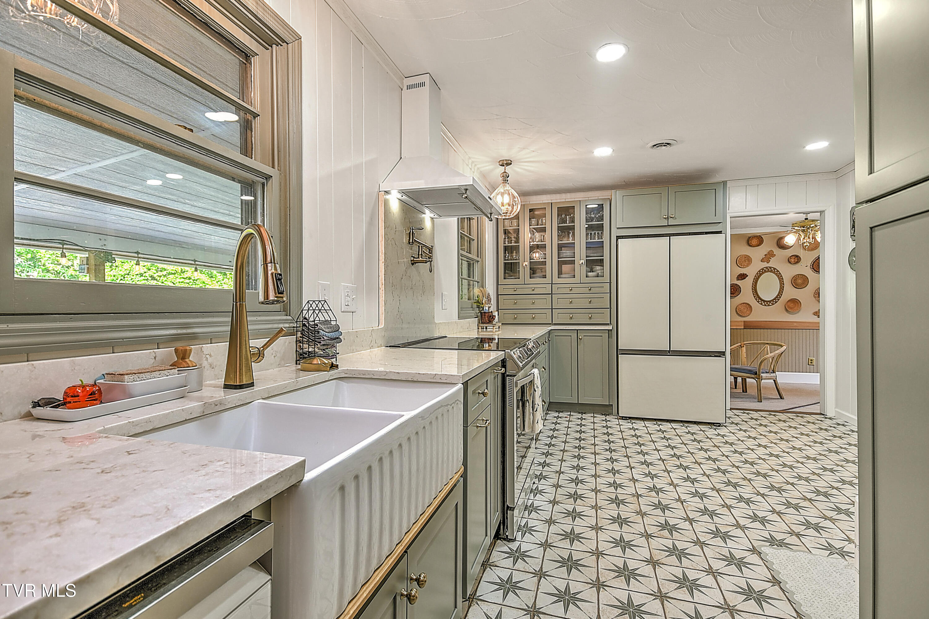421 Hill Park Drive, Bristol, Virginia image 20