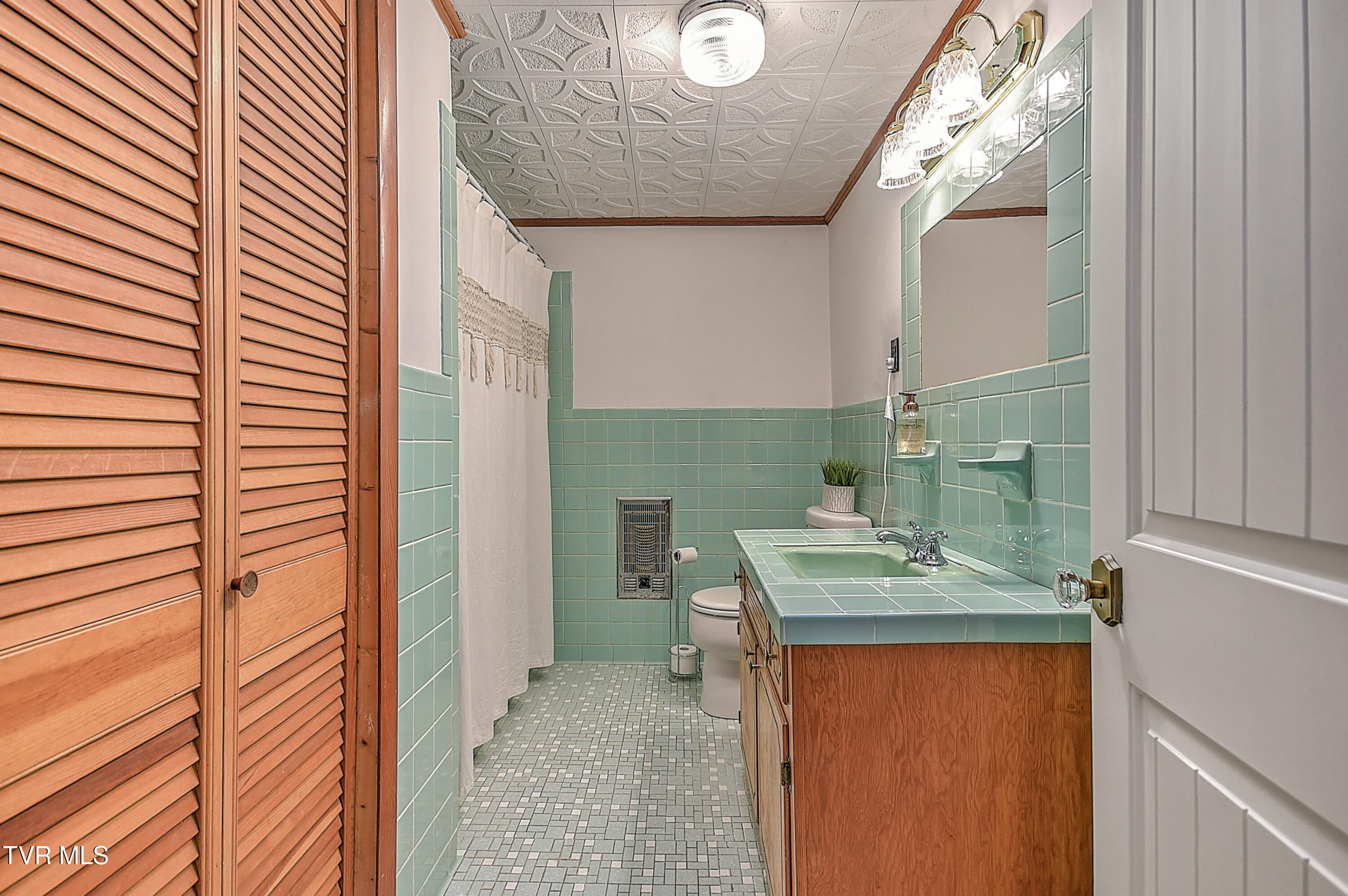 421 Hill Park Drive, Bristol, Virginia image 35