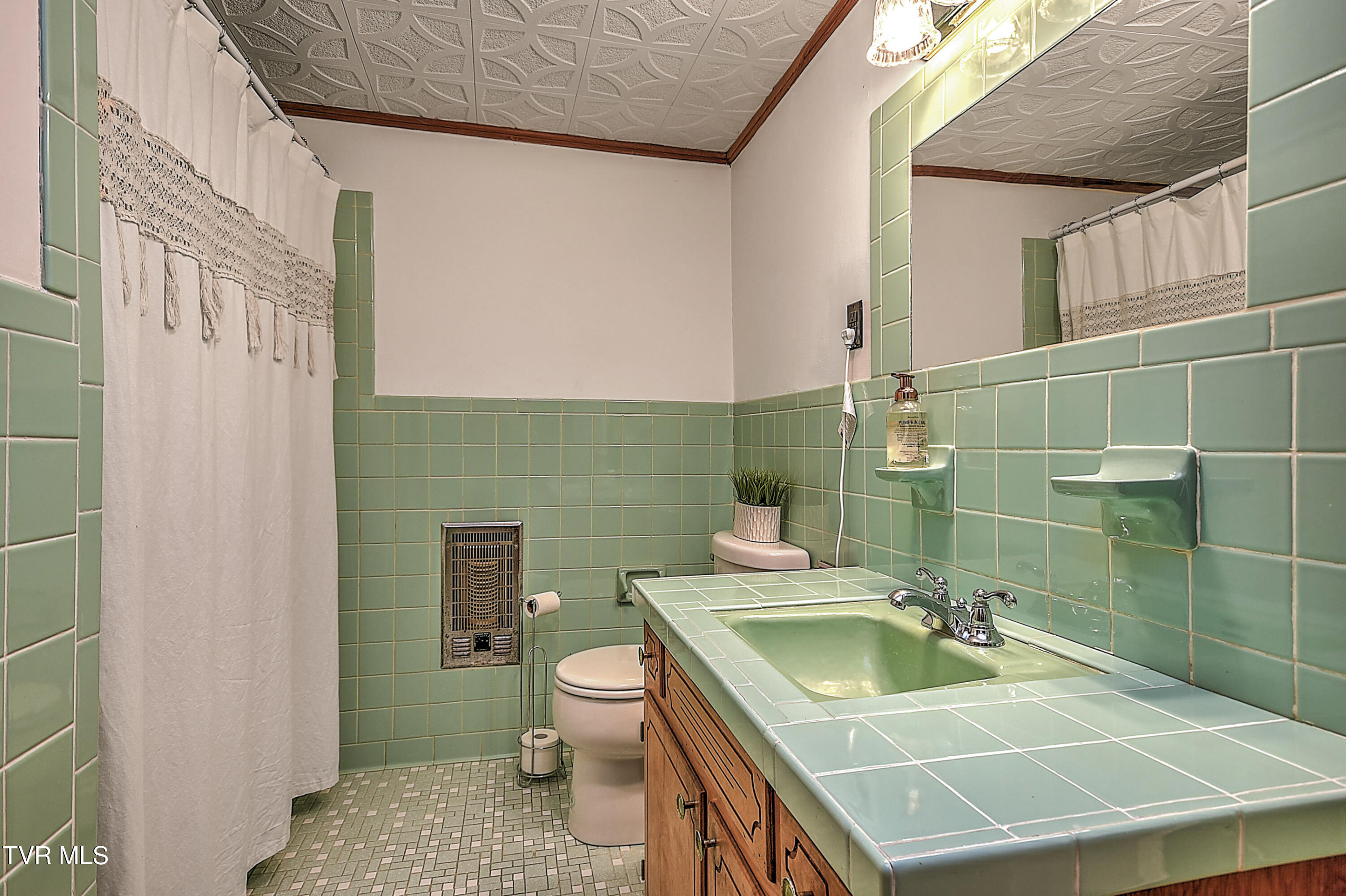 421 Hill Park Drive, Bristol, Virginia image 36