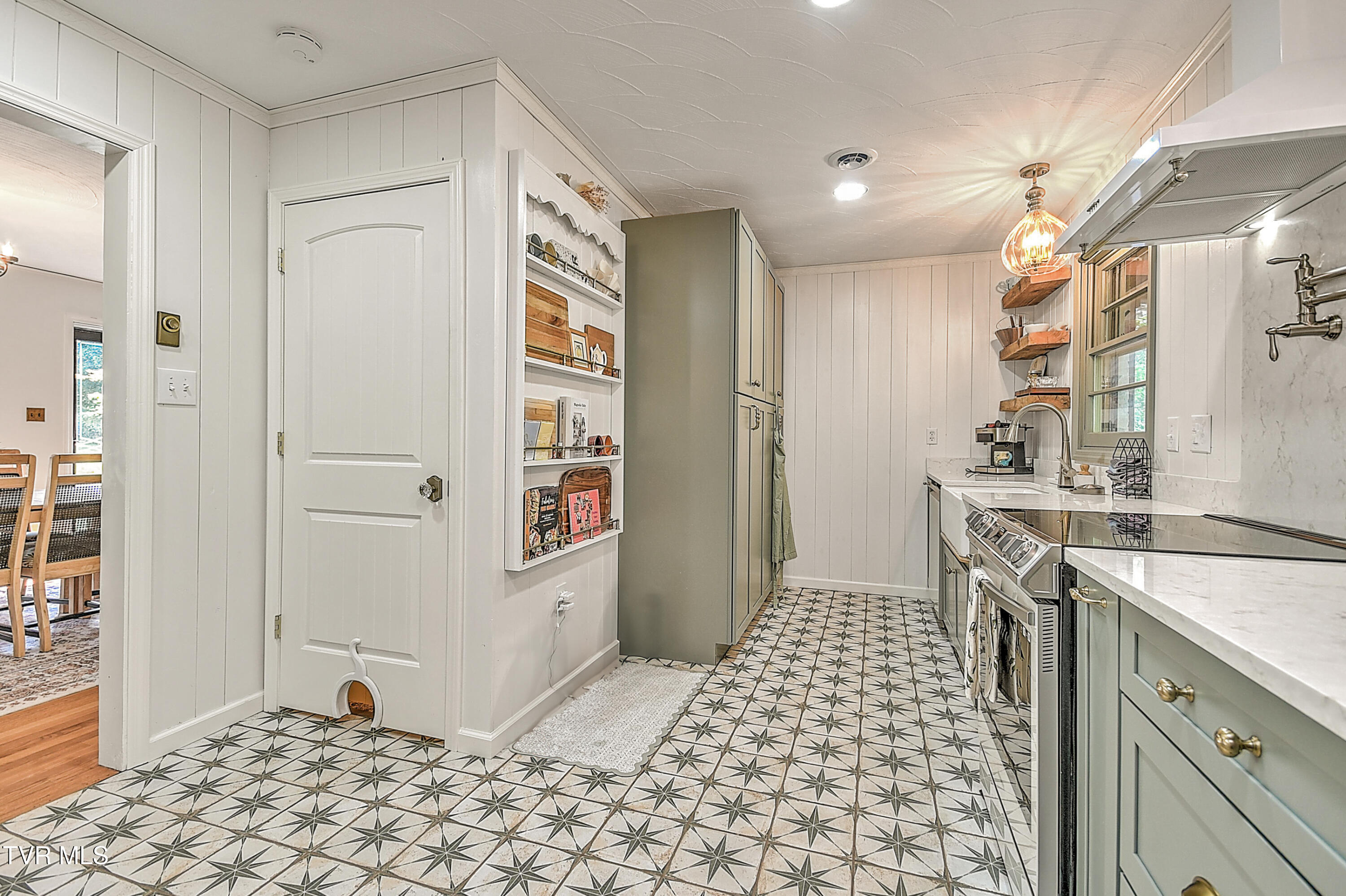 421 Hill Park Drive, Bristol, Virginia image 19