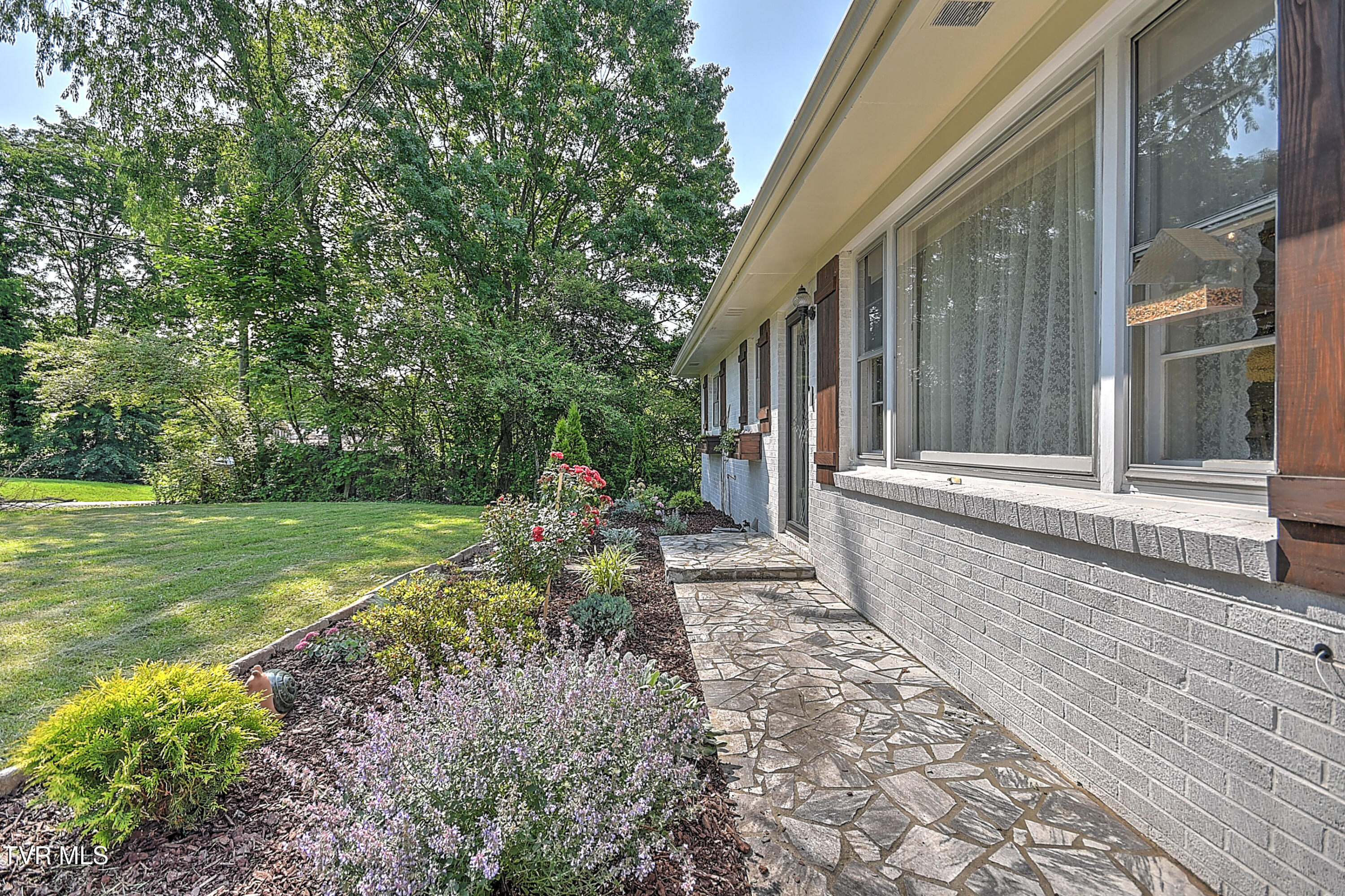421 Hill Park Drive, Bristol, Virginia image 4