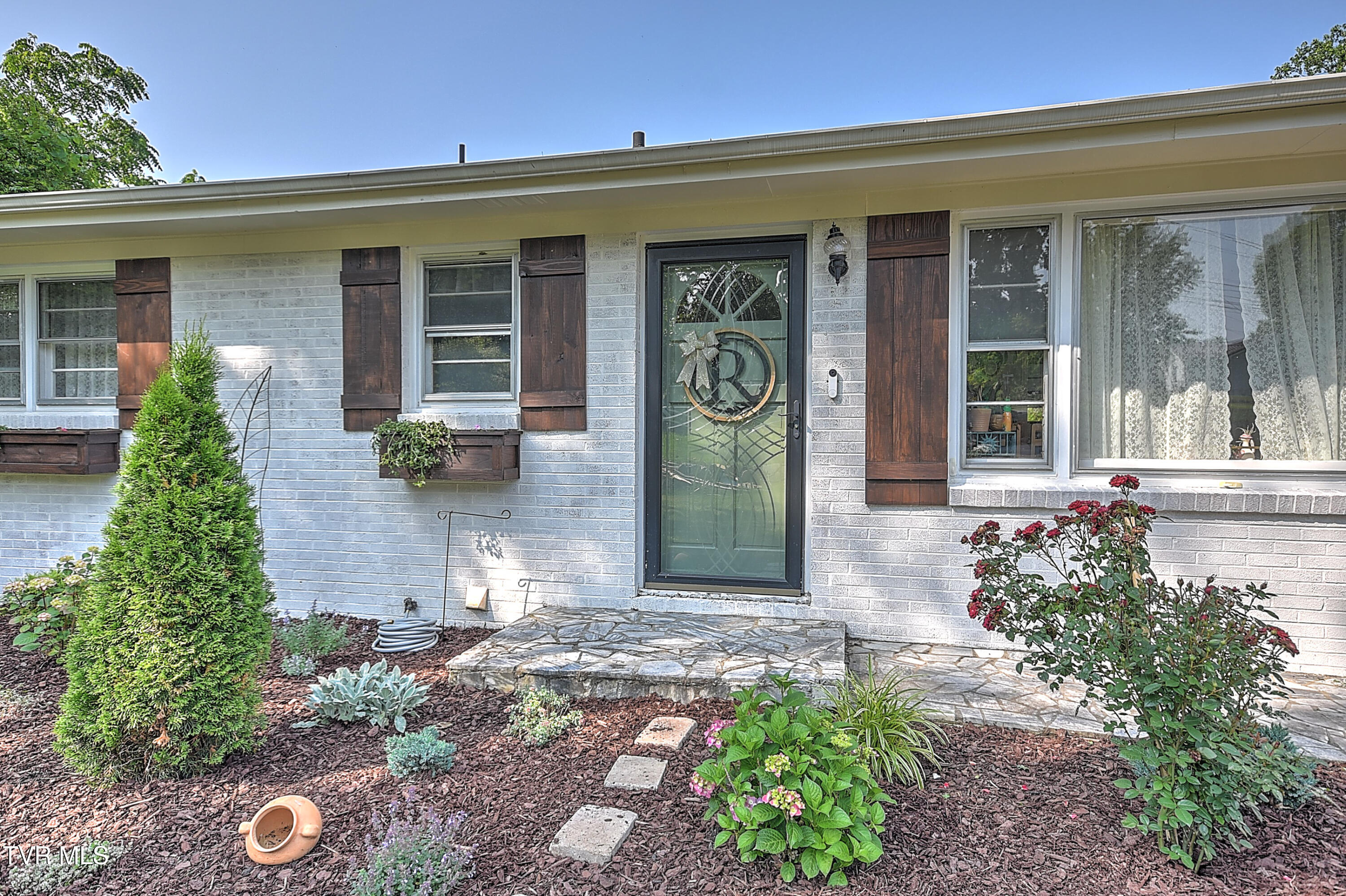 421 Hill Park Drive, Bristol, Virginia image 2