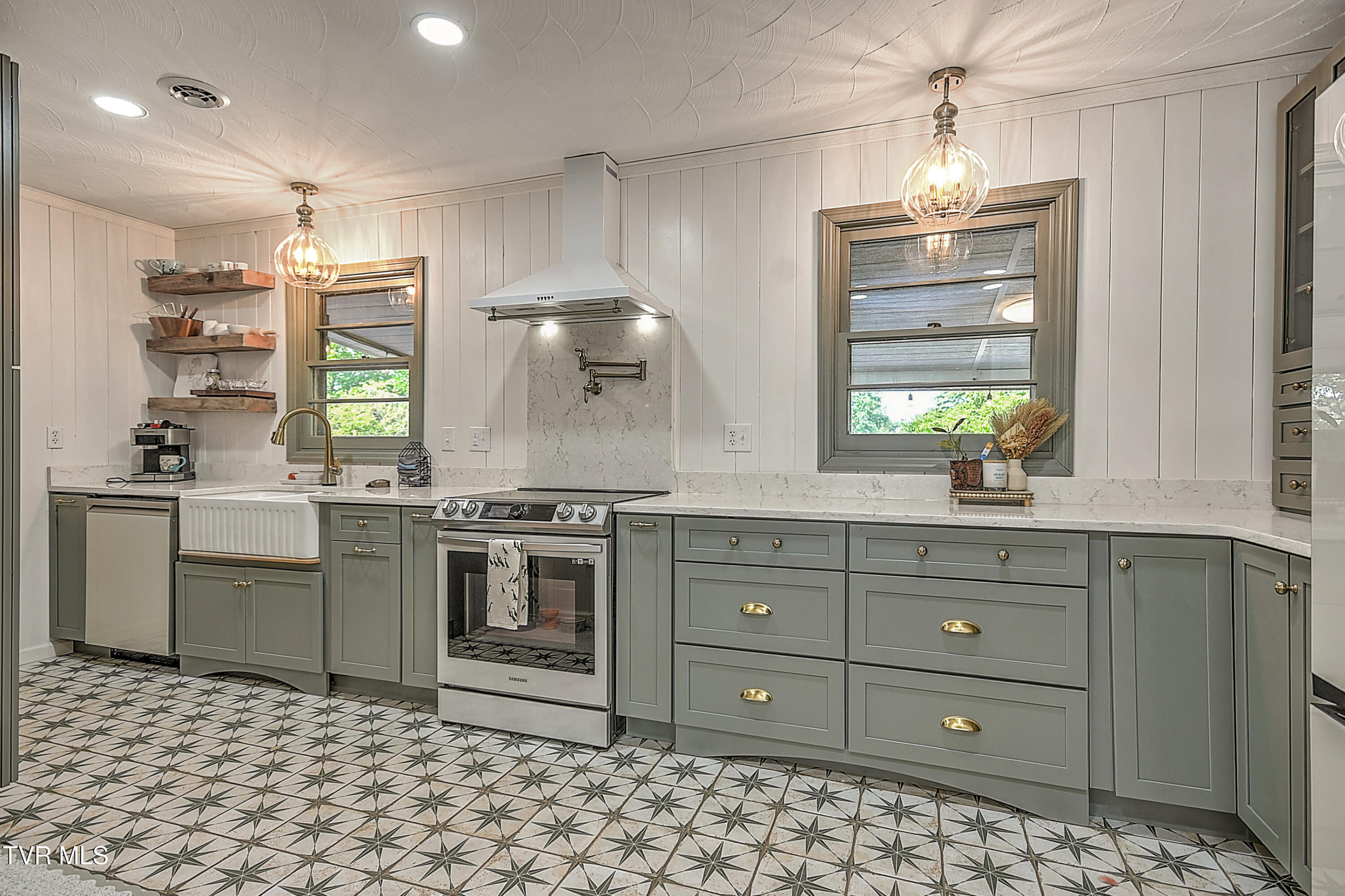 421 Hill Park Drive, Bristol, Virginia image 18