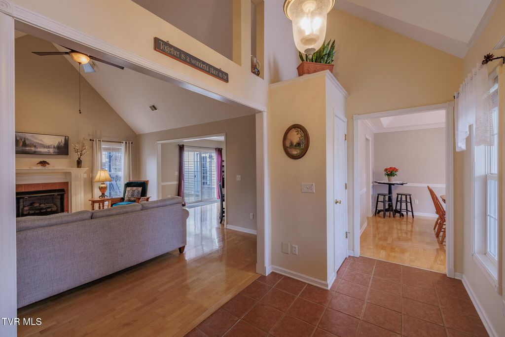 Photo of 620 Glen Oaks Place, Johnson City, TN 37615 (MLS # 9988891)