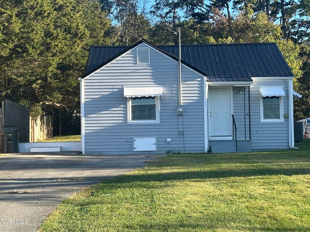 Photo of 1127 Forest Street, Greeneville, TN 37743 (MLS # 9987046)