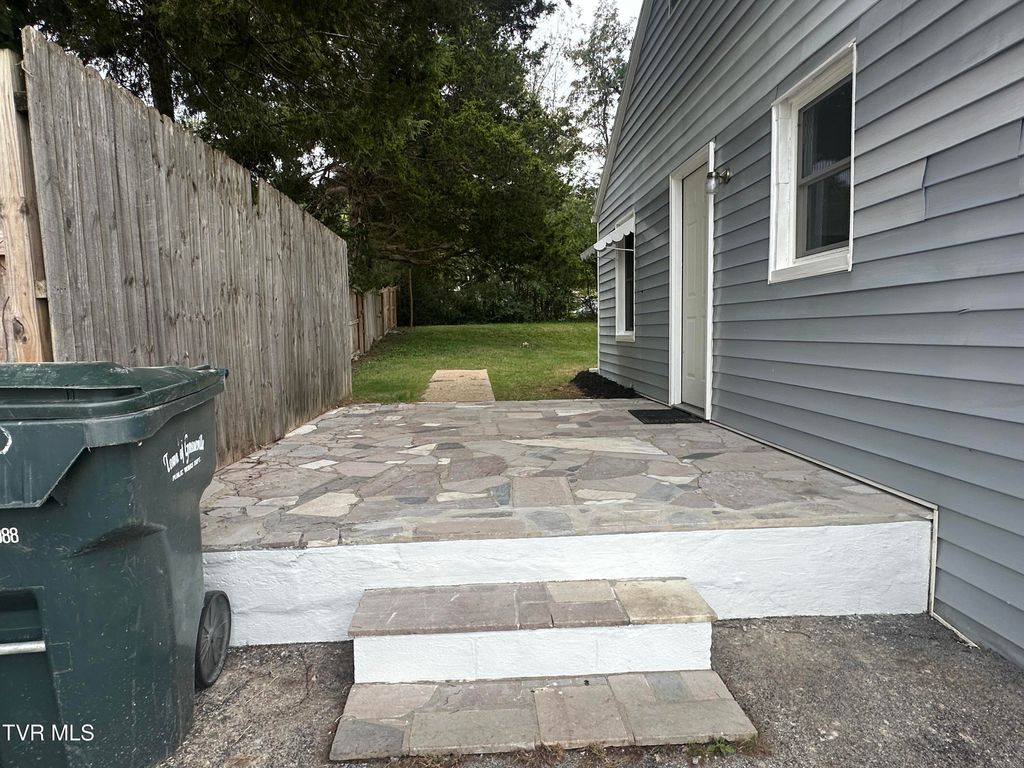 Photo of 1127 Forest Street, Greeneville, TN 37743 (MLS # 9987046)
